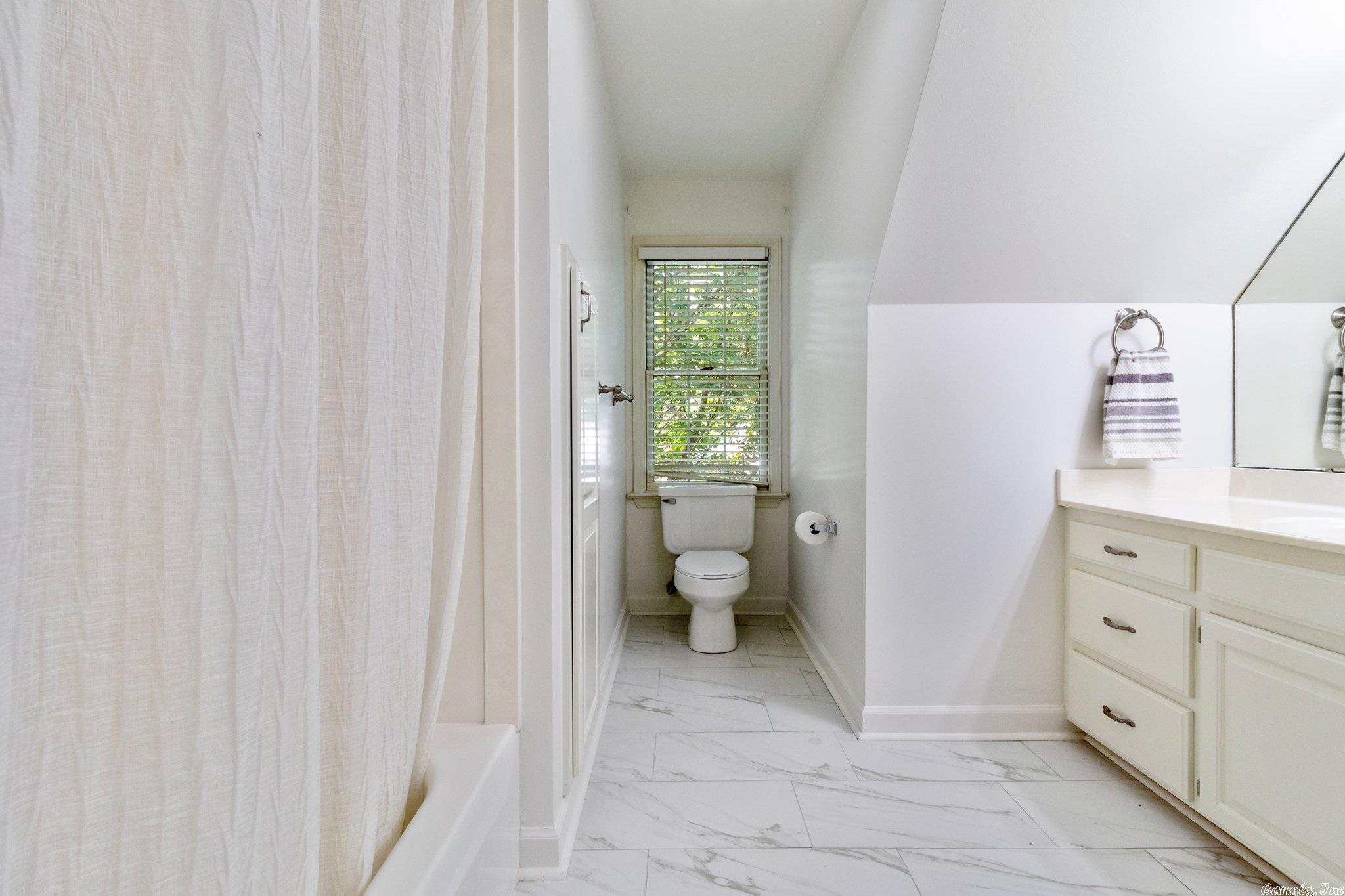 CHENAL VALLEY FONTENAY CIRCLE - Residential