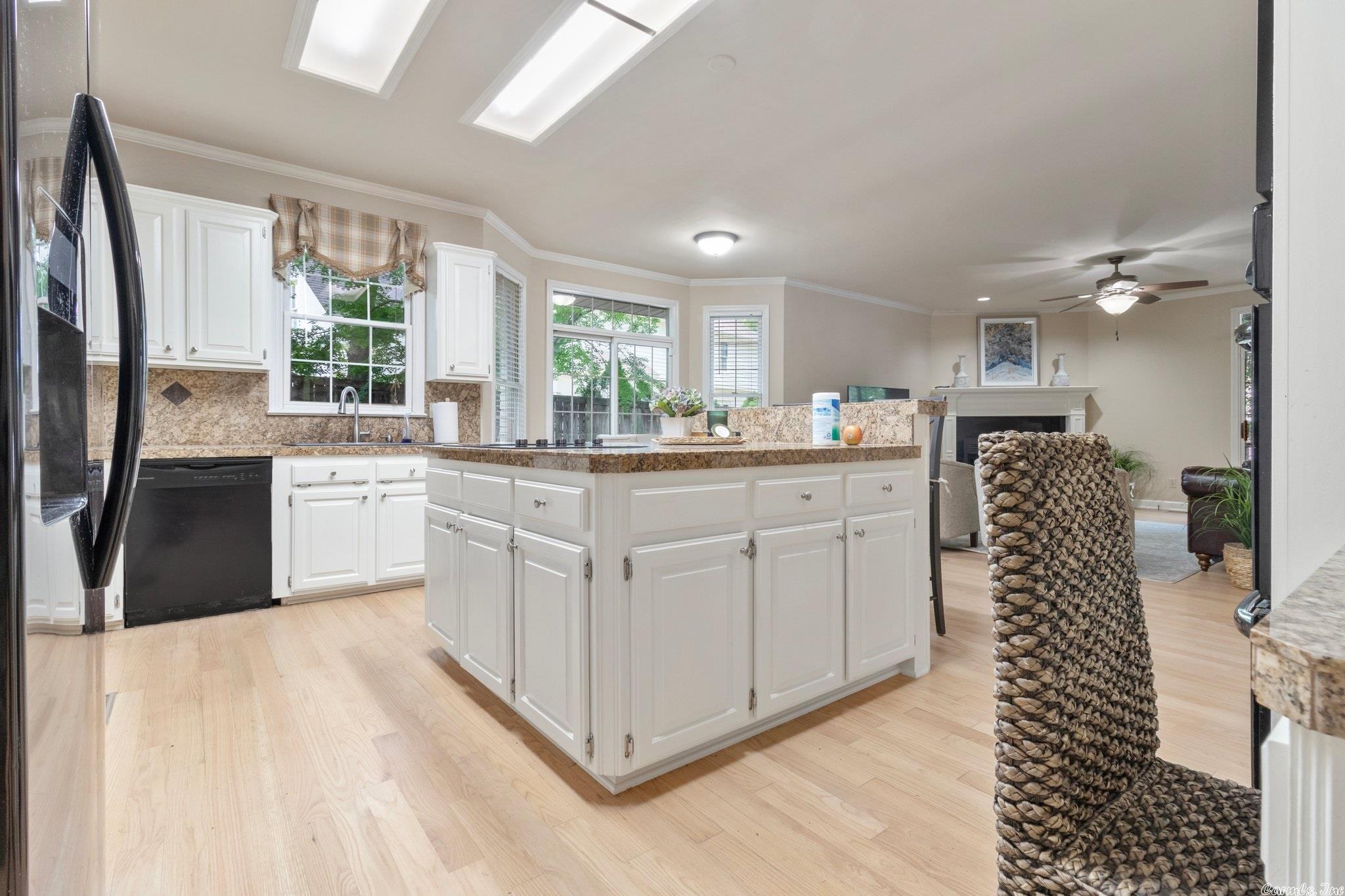 CHENAL VALLEY FONTENAY CIRCLE - Residential