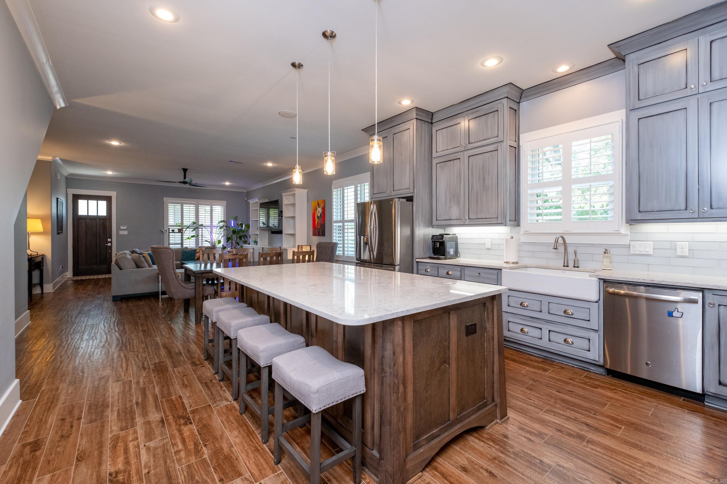 HILLCREST - Residential