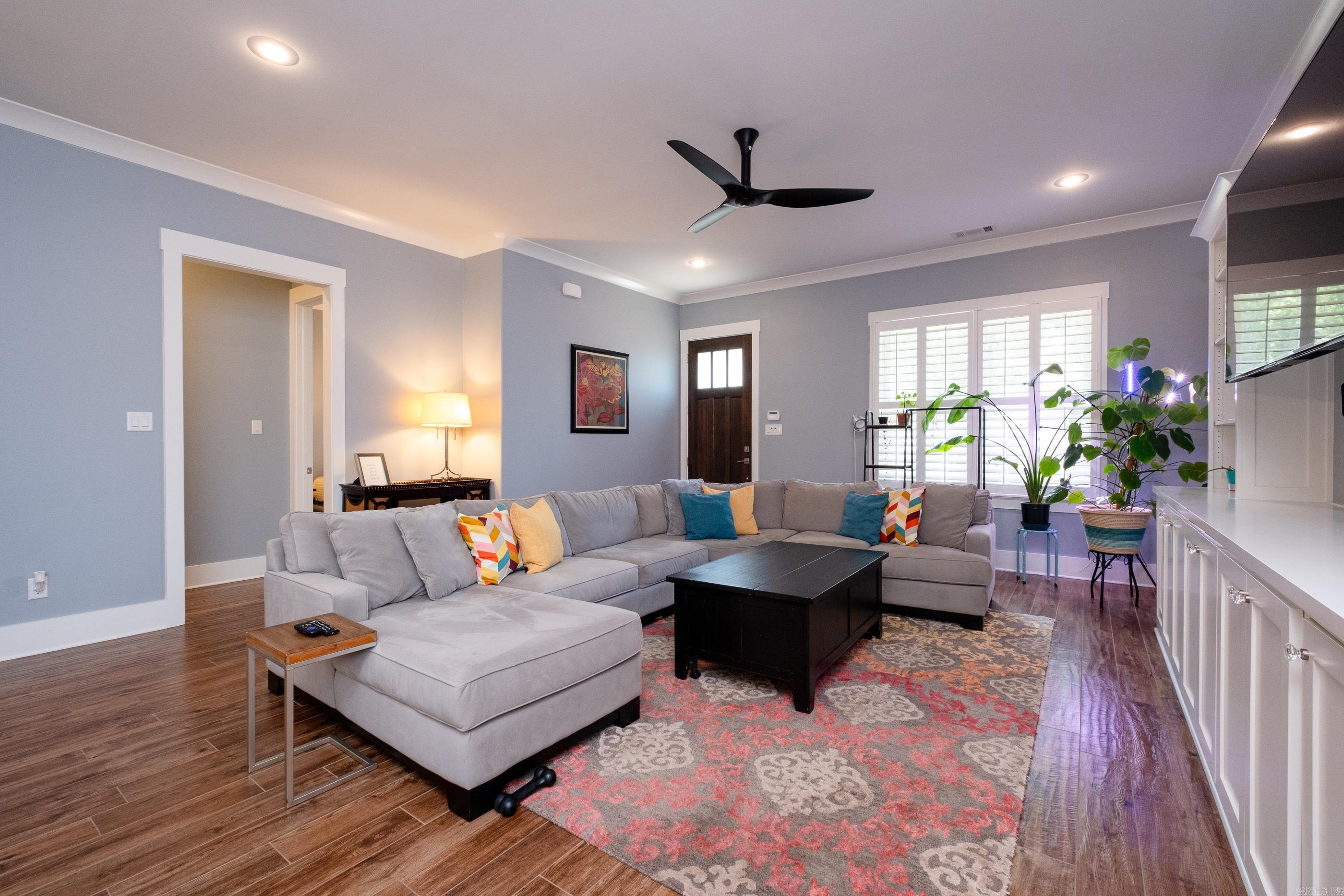 HILLCREST - Residential