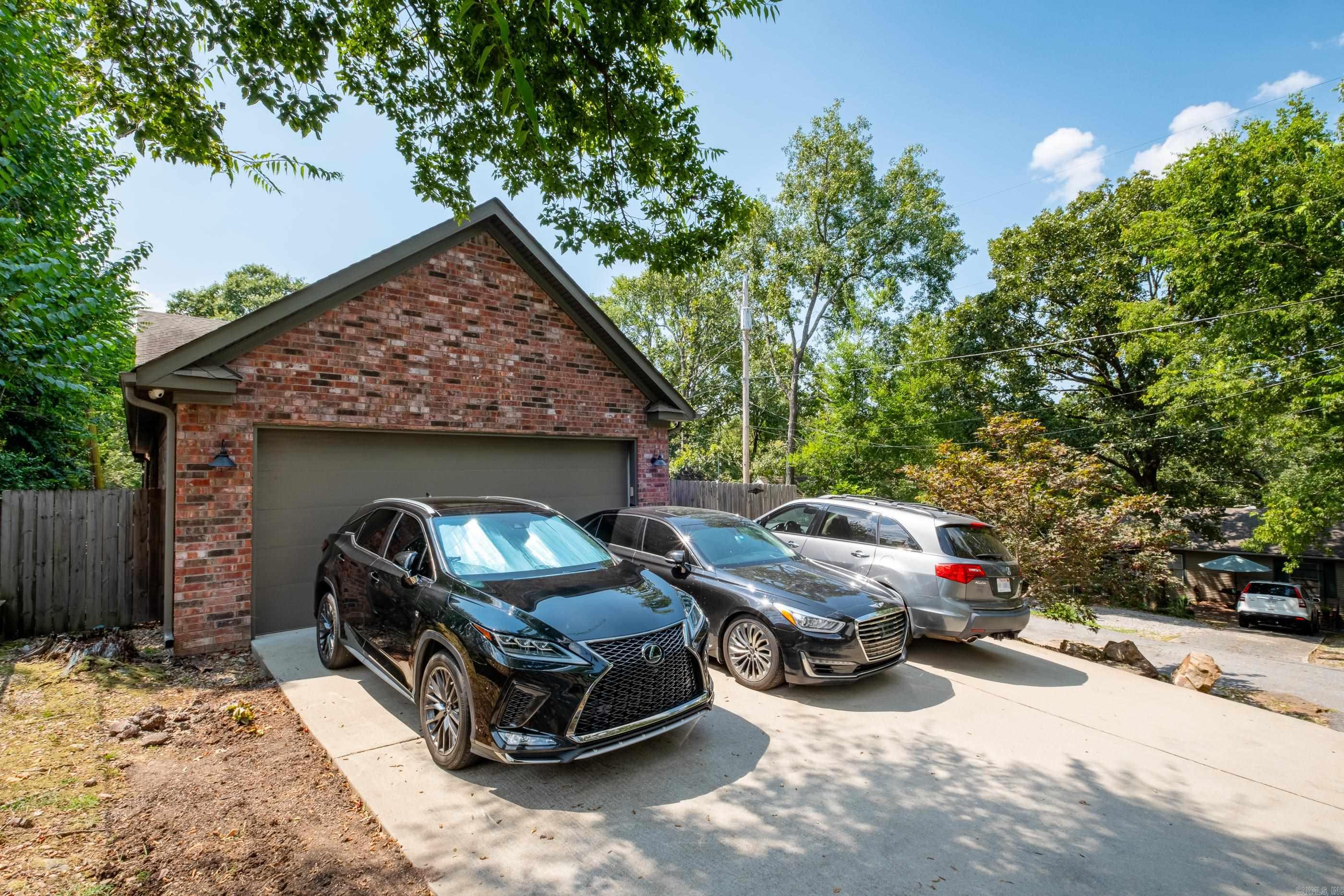 HILLCREST - Residential