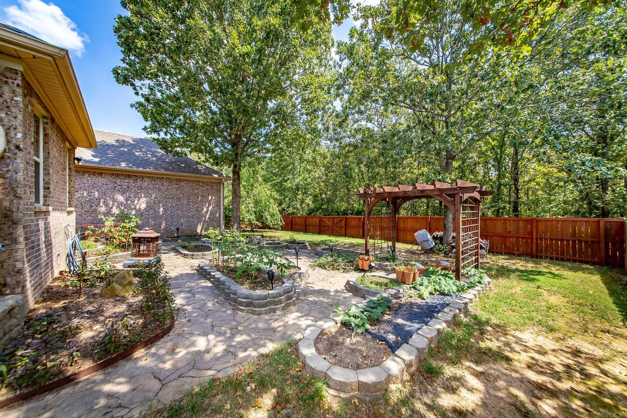 LOST CREEK ESTATES - Residential