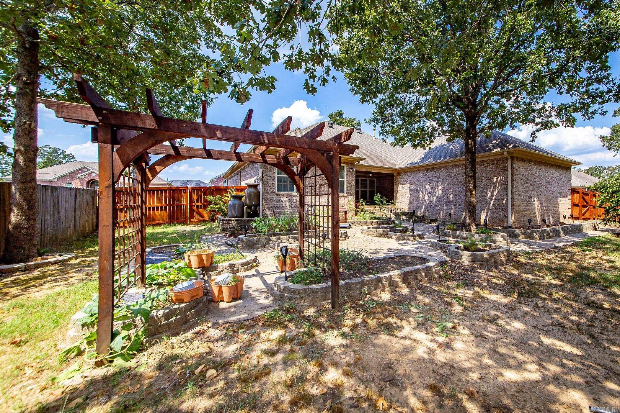 LOST CREEK ESTATES - Residential