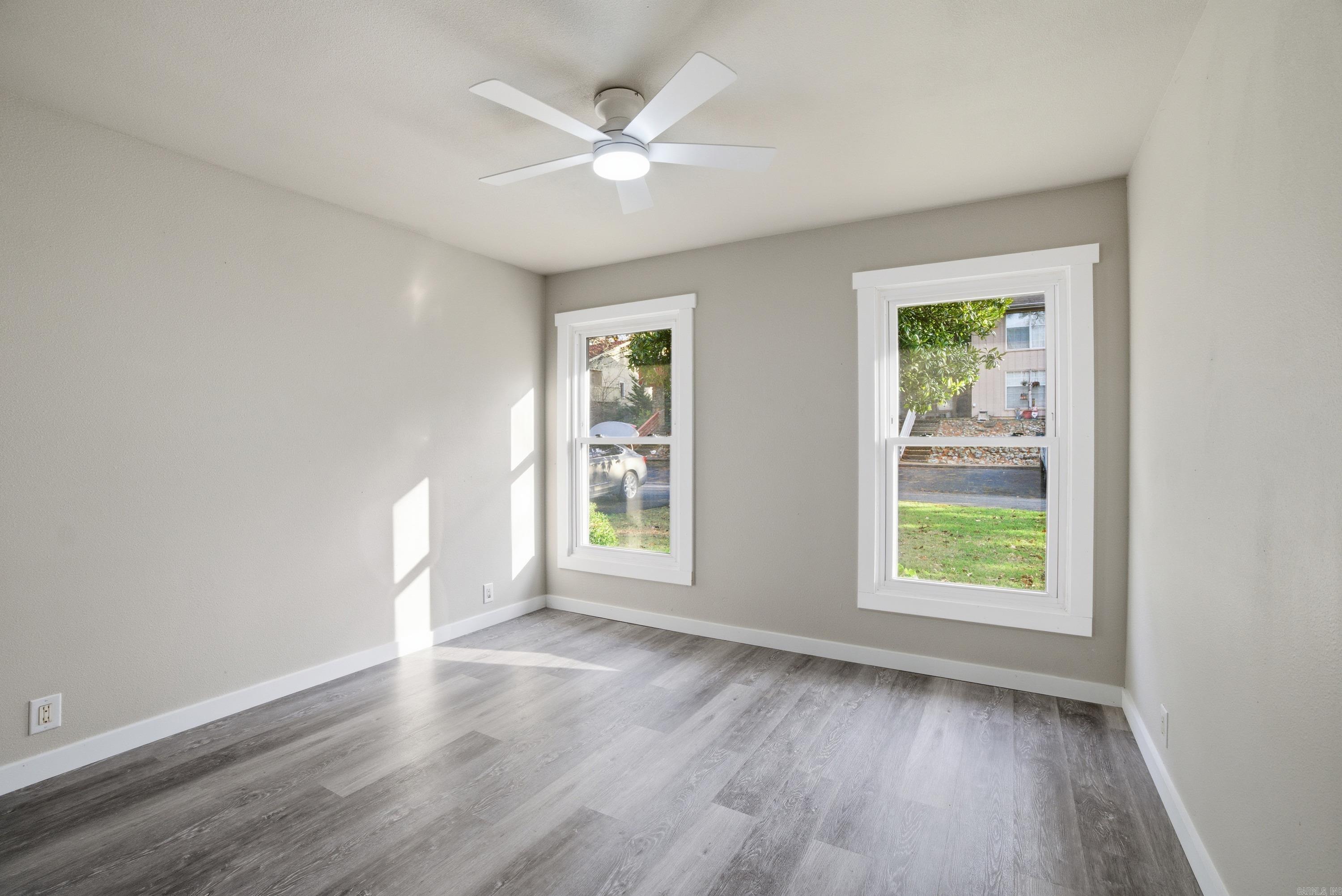 VALENCIA COURTS - Residential