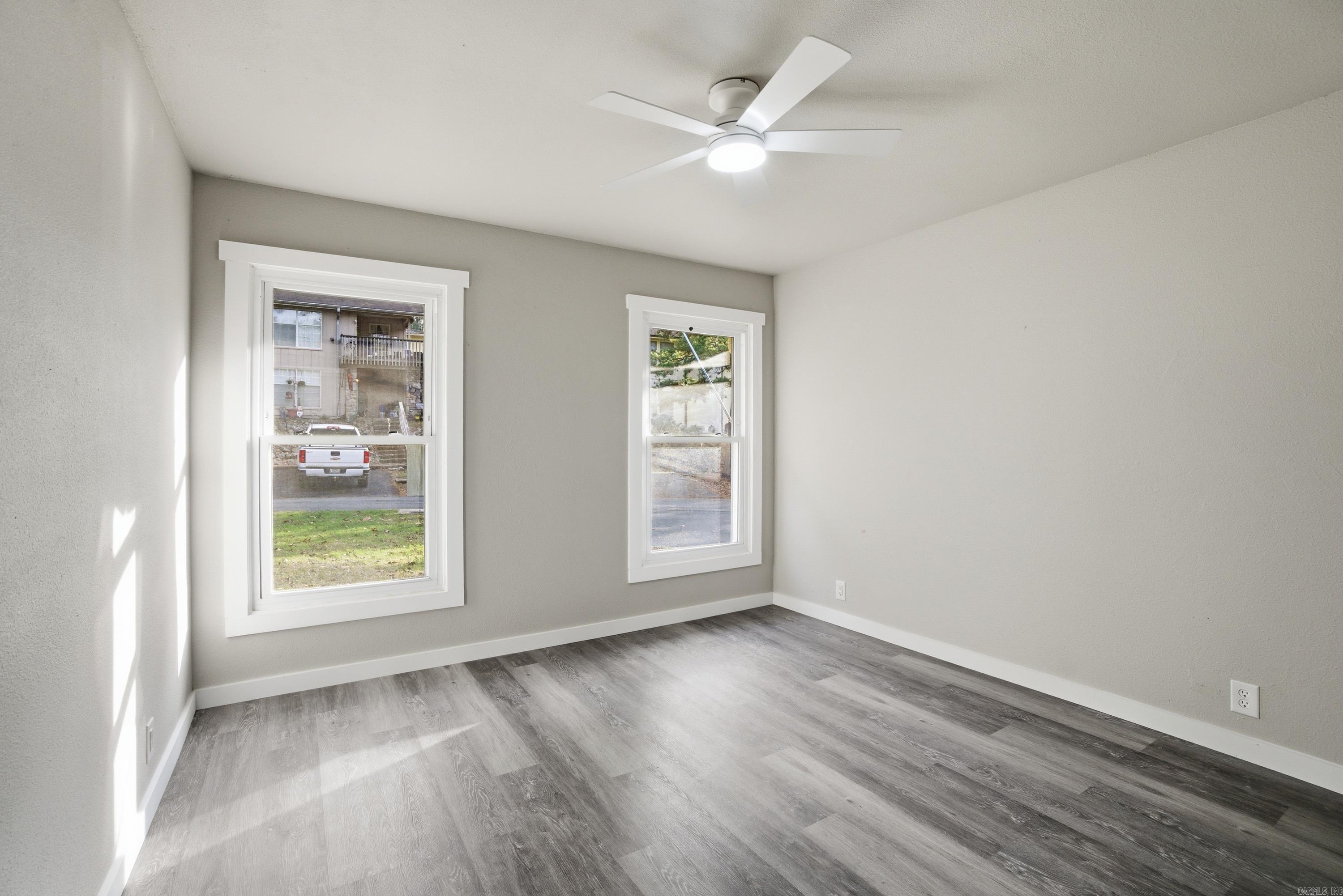 VALENCIA COURTS - Residential