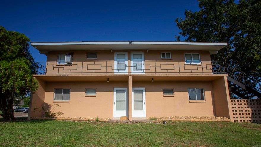 Newly remodeled apartments in NLR with convienient interstate access and close to Burns Park. New paint and flooring throughout. Back patio/balcony area with extra storage. The lease for this property is for 18 months and income has to be 3x the amount of rent unless you have a housing voucher.