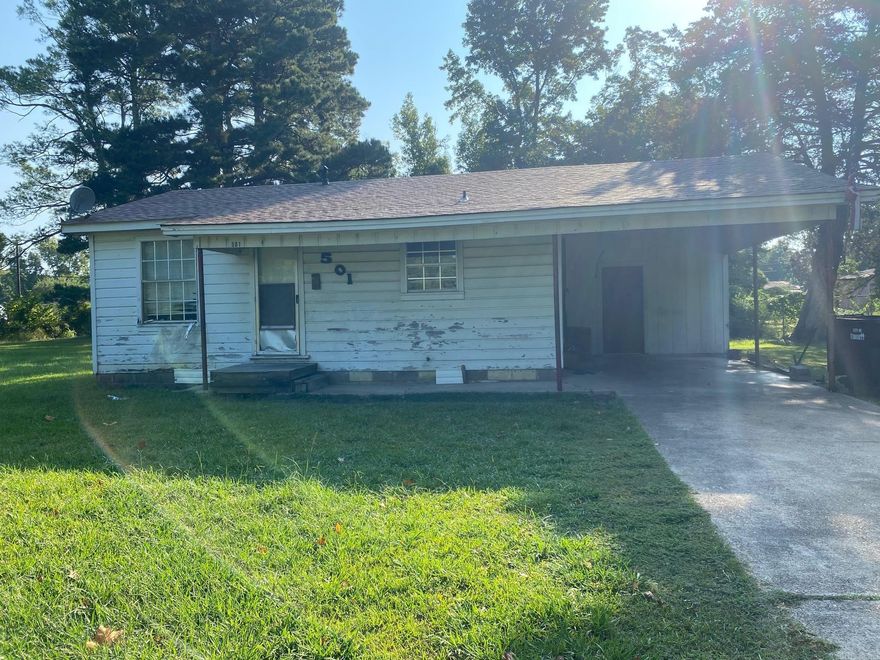 This 2-bedroom 1 bathroom home is a perfect starter home, or if you are looking for an investment for rental property.  It offers a large lot in a quiet neighborhood.