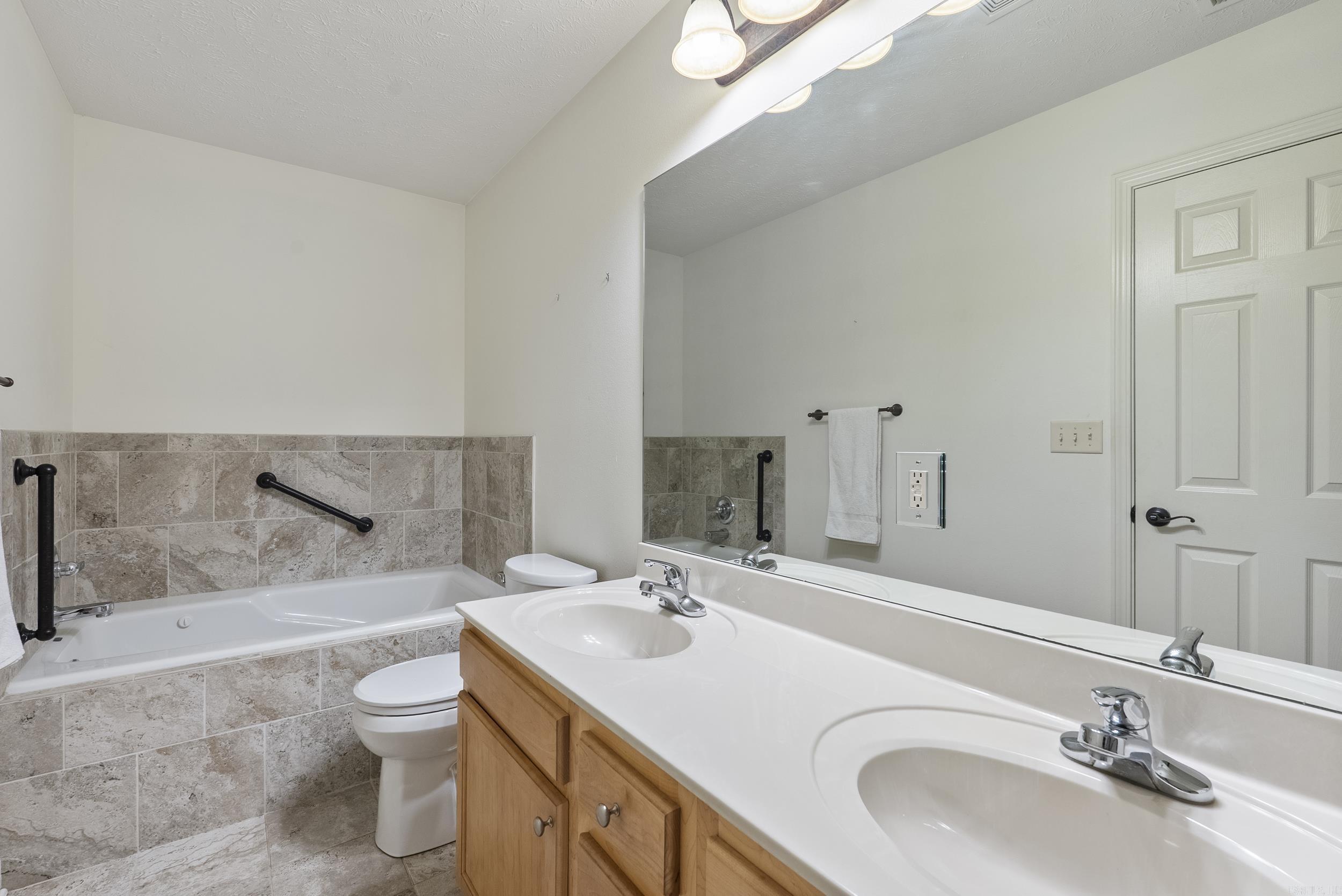 JEWELS ESTATES - Residential