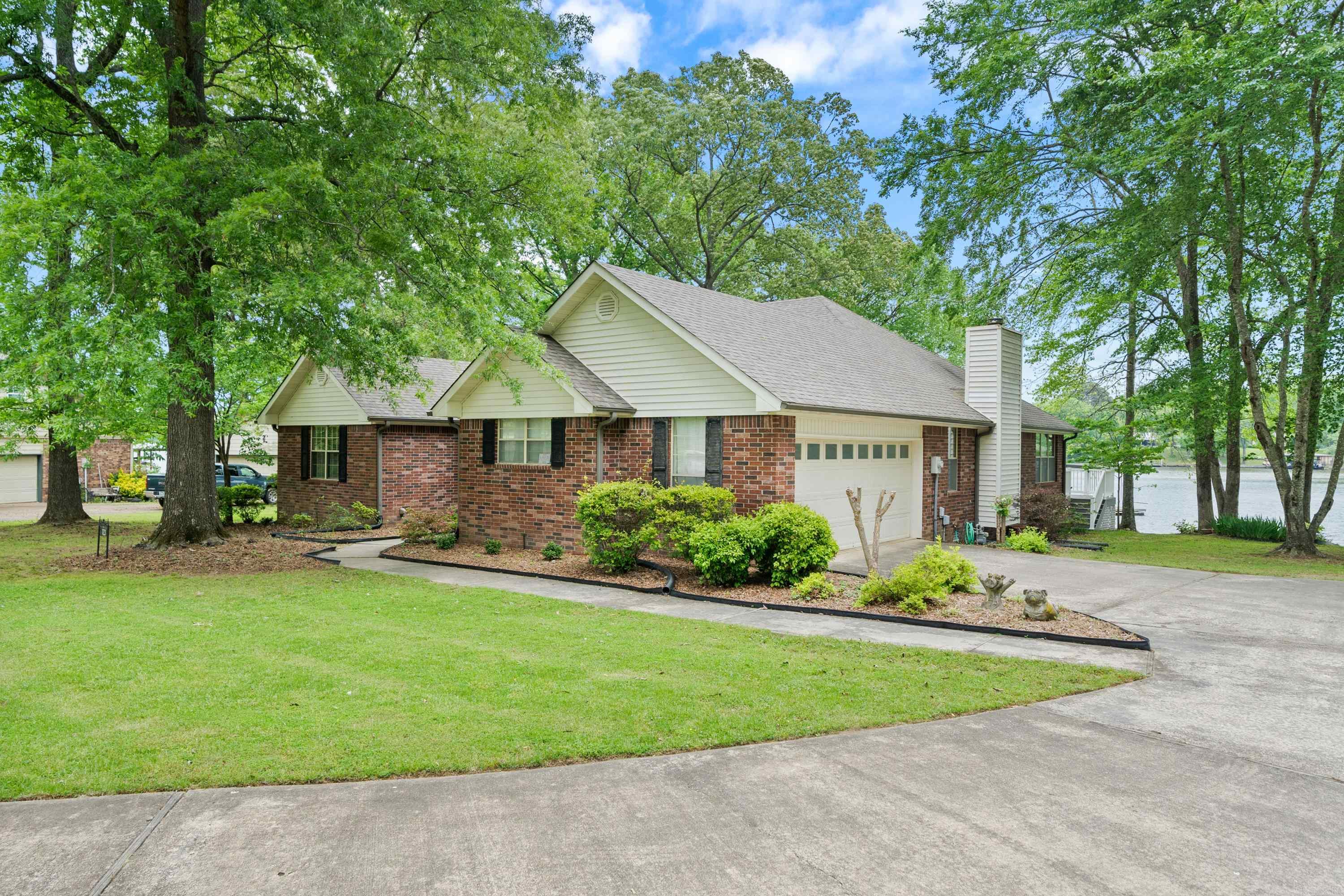 LAKESOUTH ESTATES - Residential