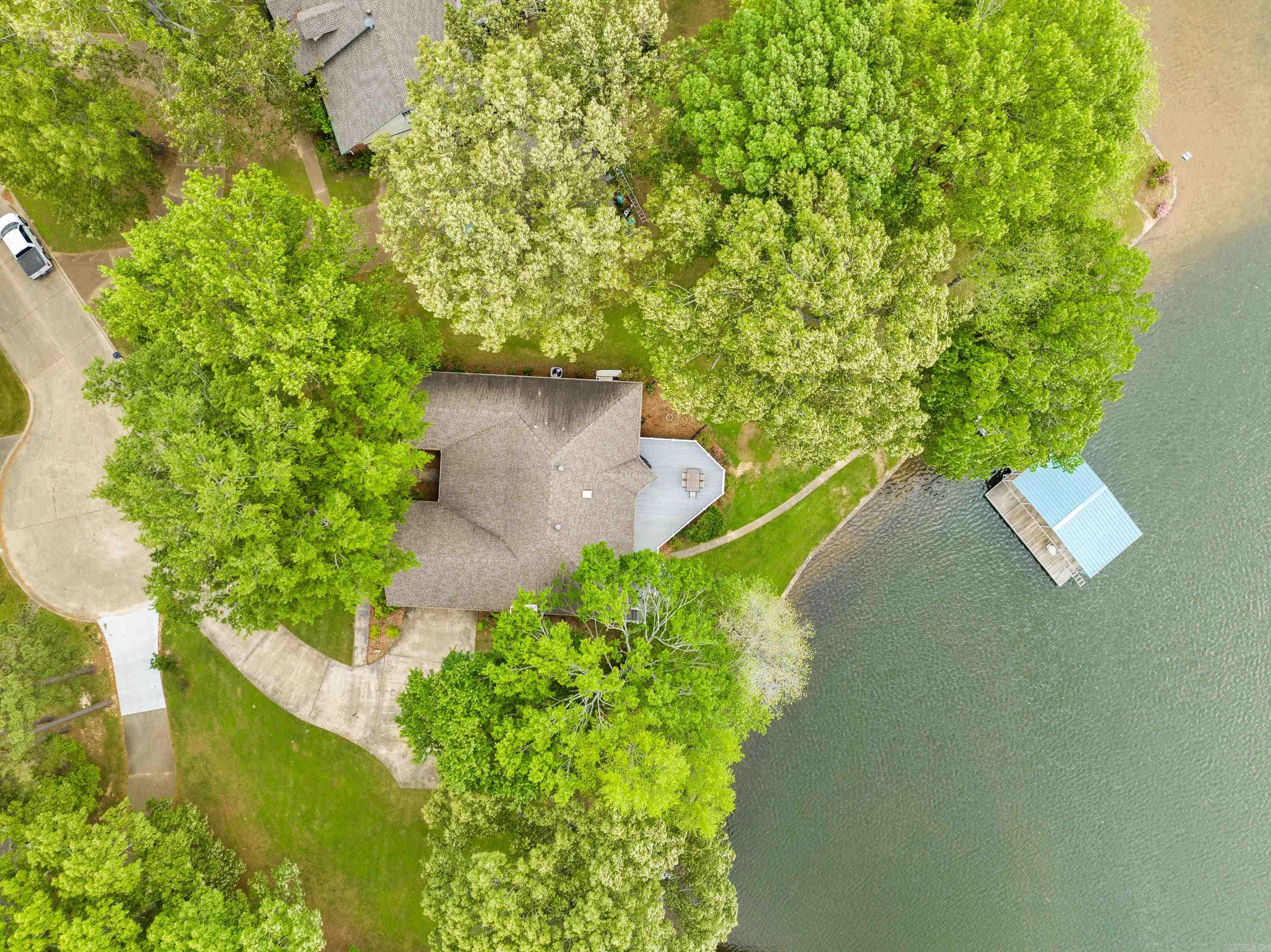 LAKESOUTH ESTATES - Residential