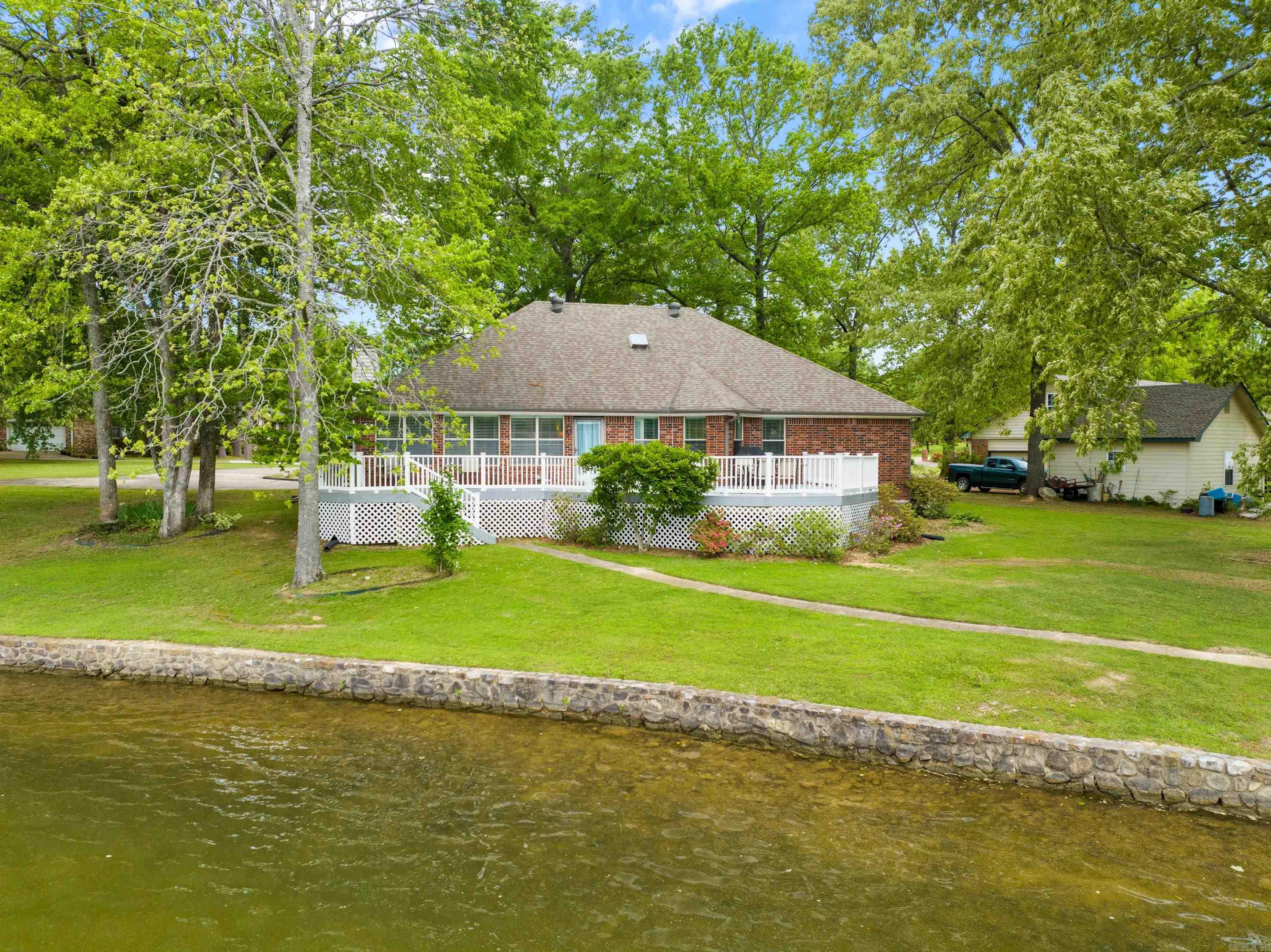 LAKESOUTH ESTATES - Residential