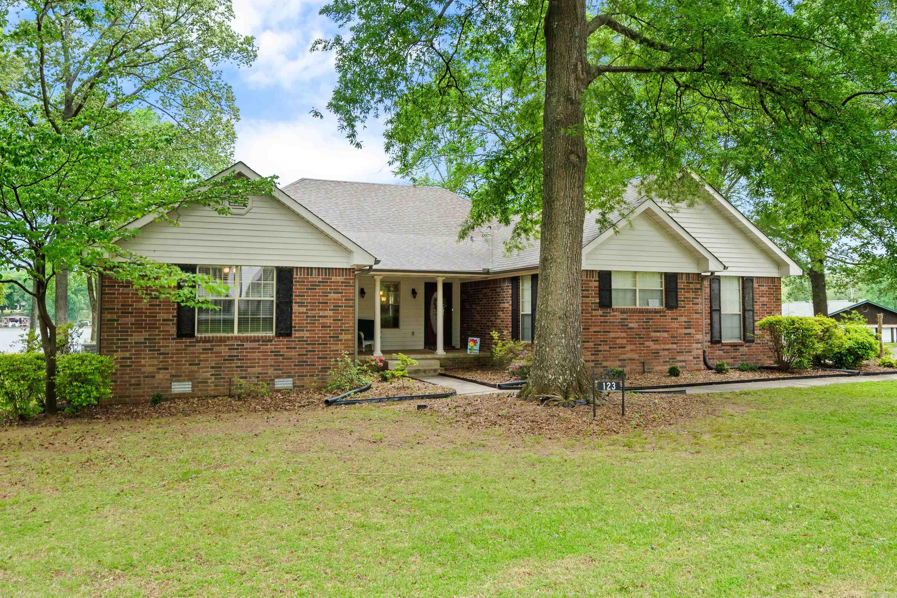 LAKESOUTH ESTATES - Residential