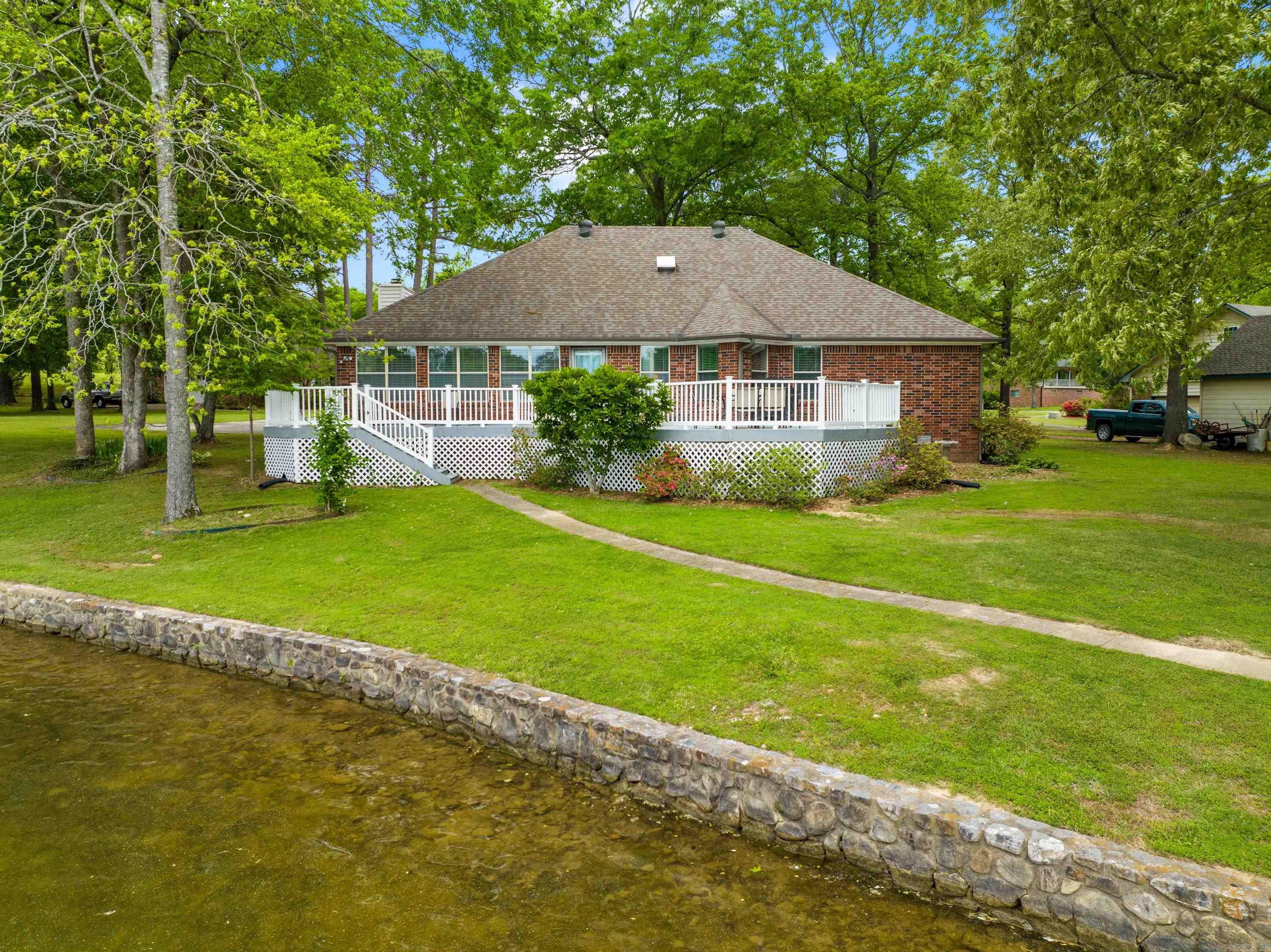 LAKESOUTH ESTATES - Residential