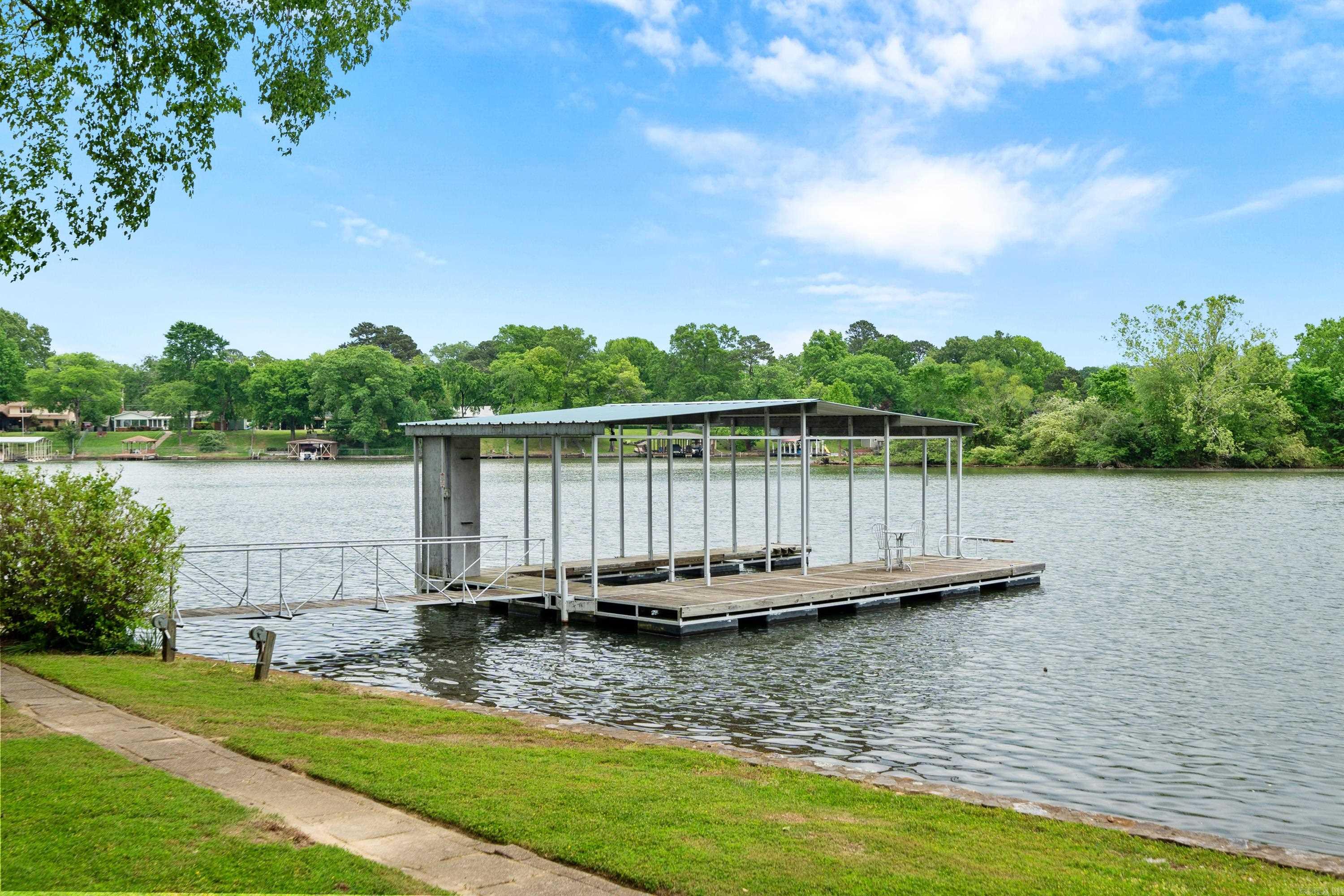 LAKESOUTH ESTATES - Residential