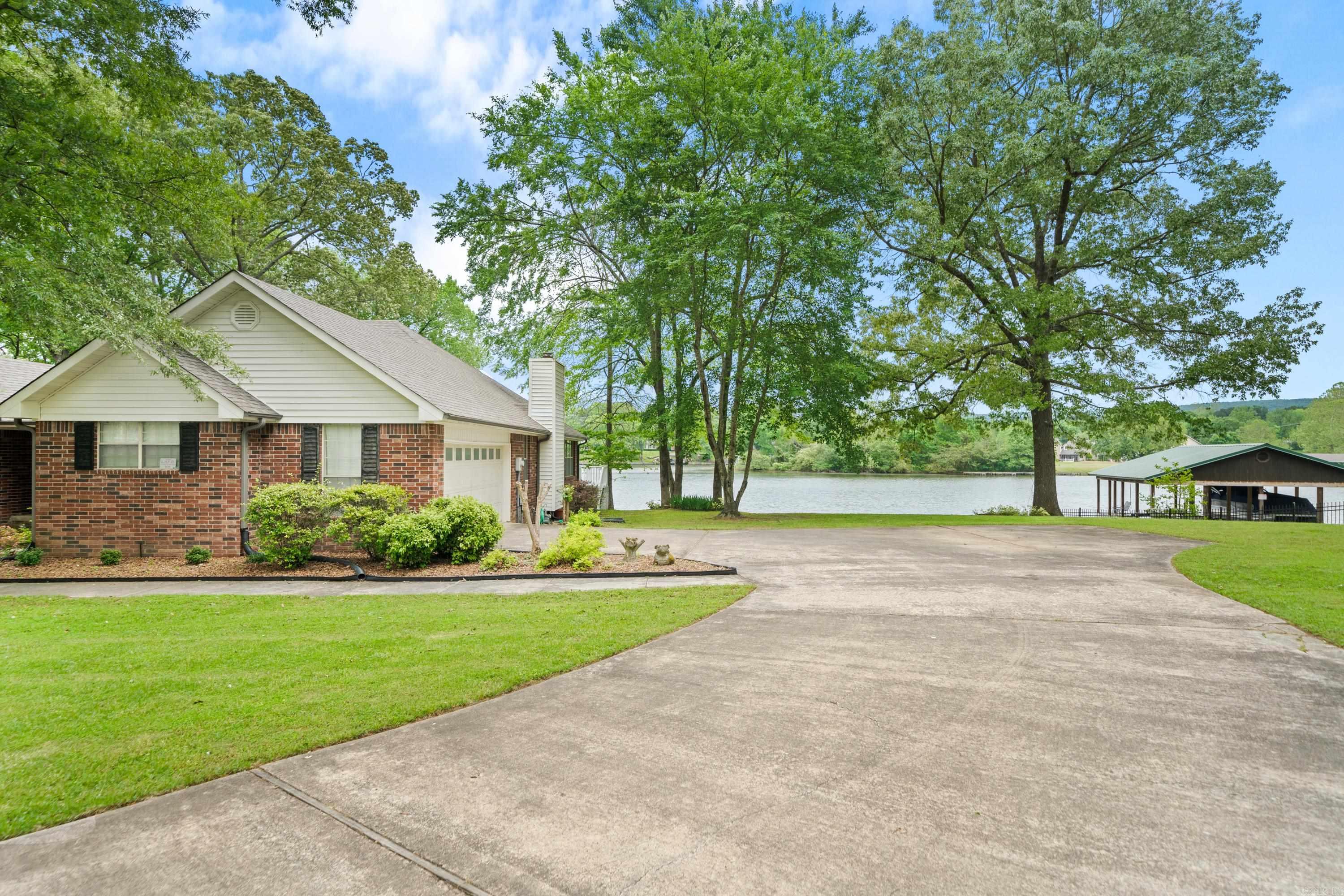 LAKESOUTH ESTATES - Residential