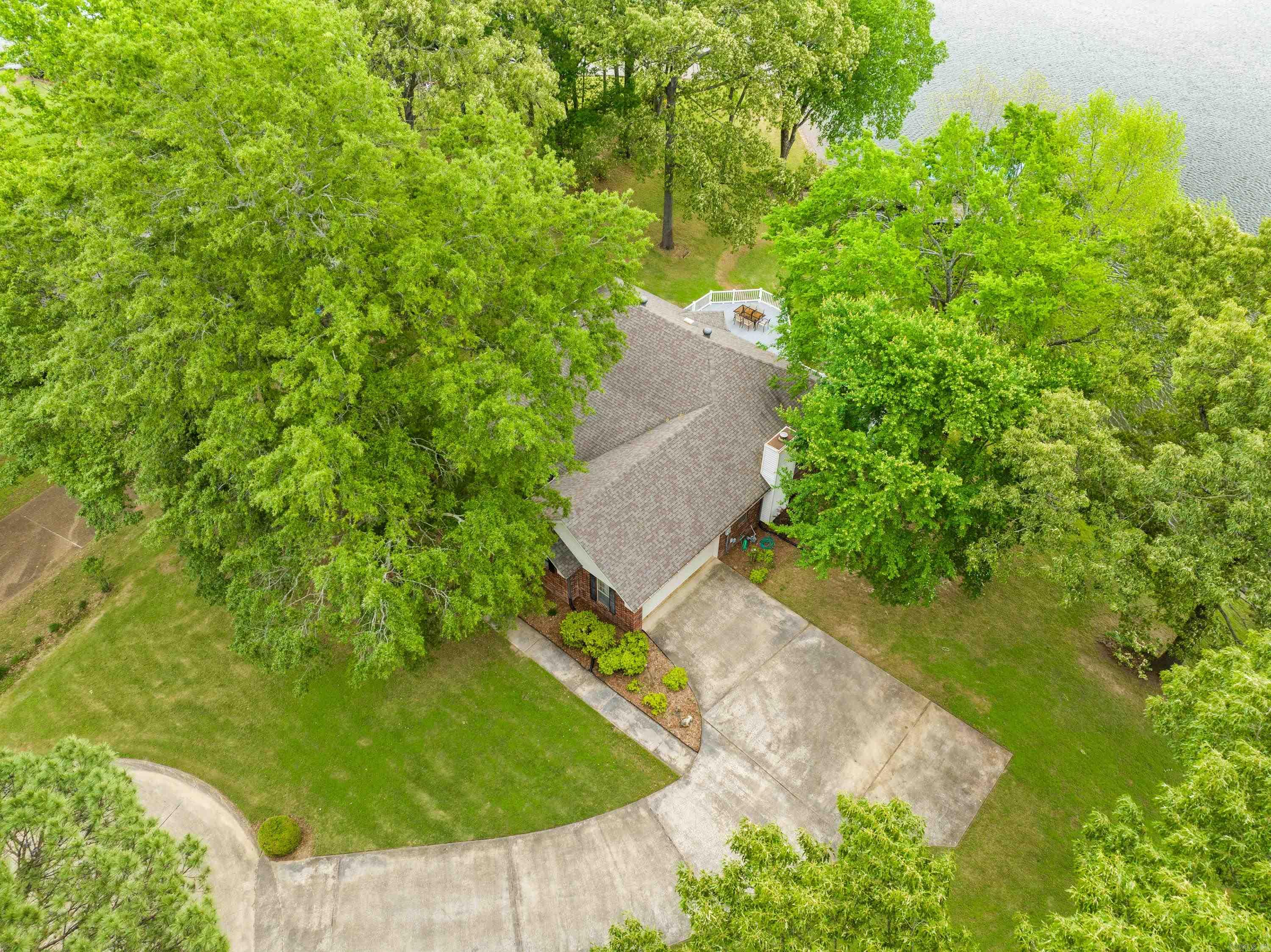 LAKESOUTH ESTATES - Residential