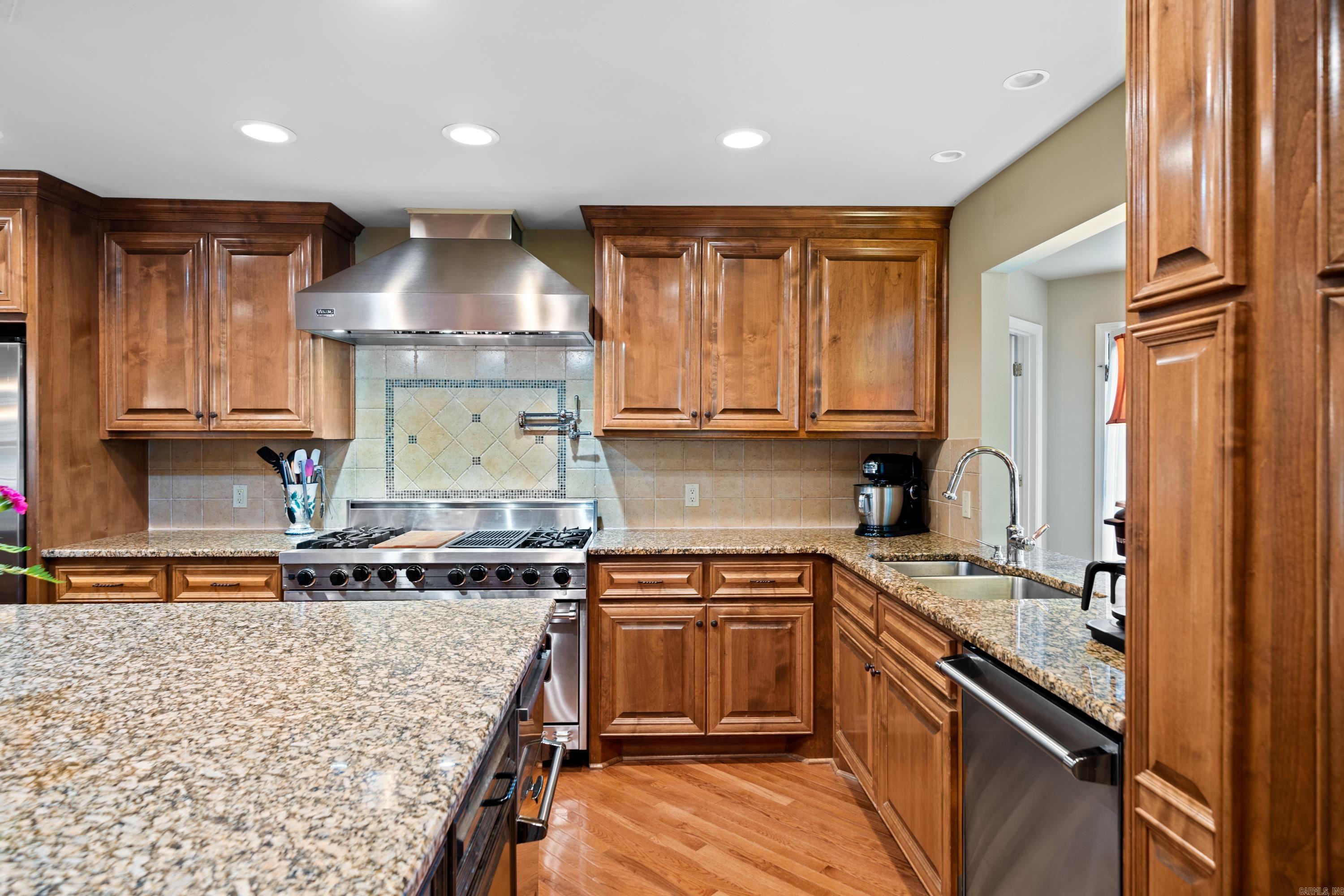 LAKESOUTH ESTATES - Residential