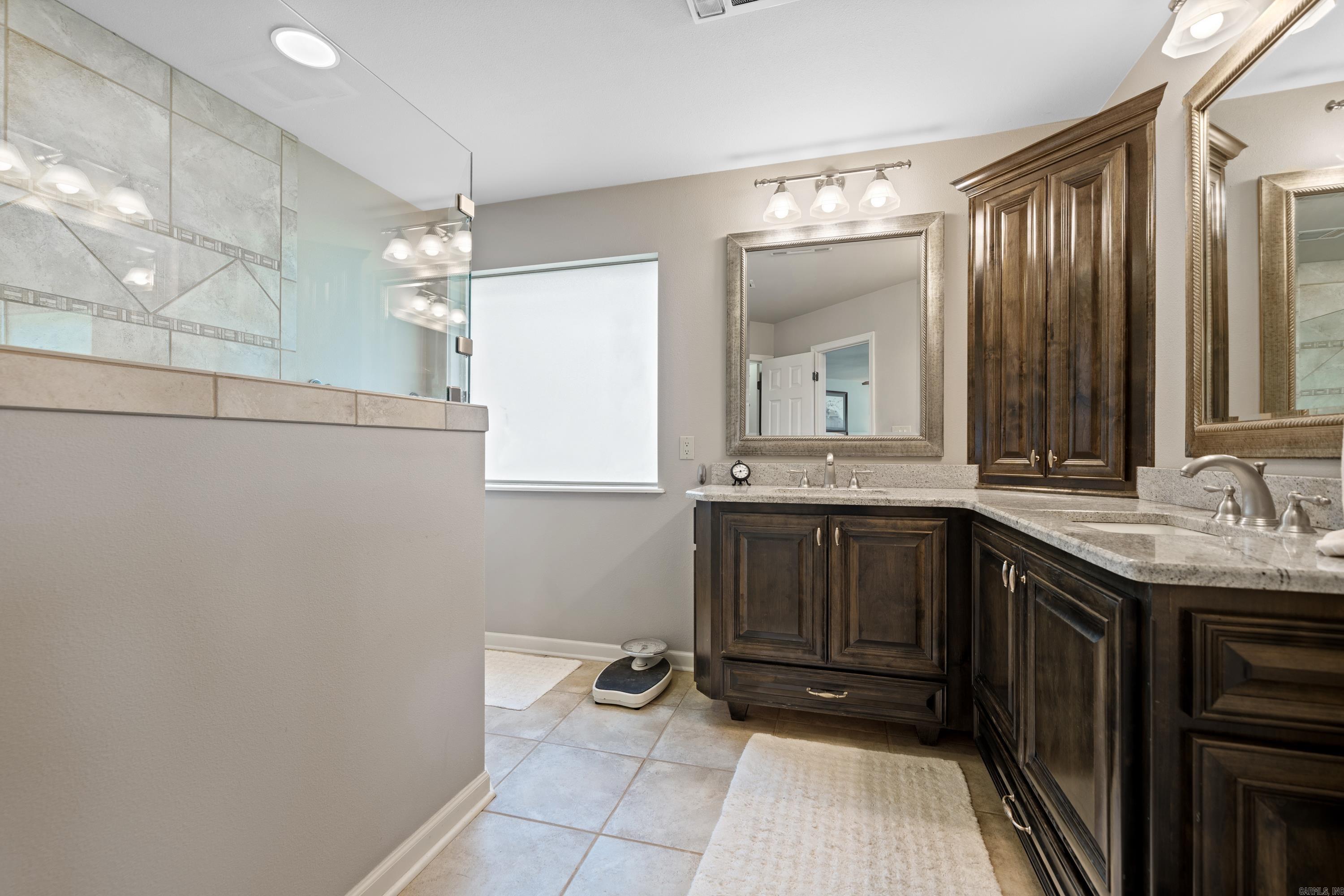 LAKESOUTH ESTATES - Residential