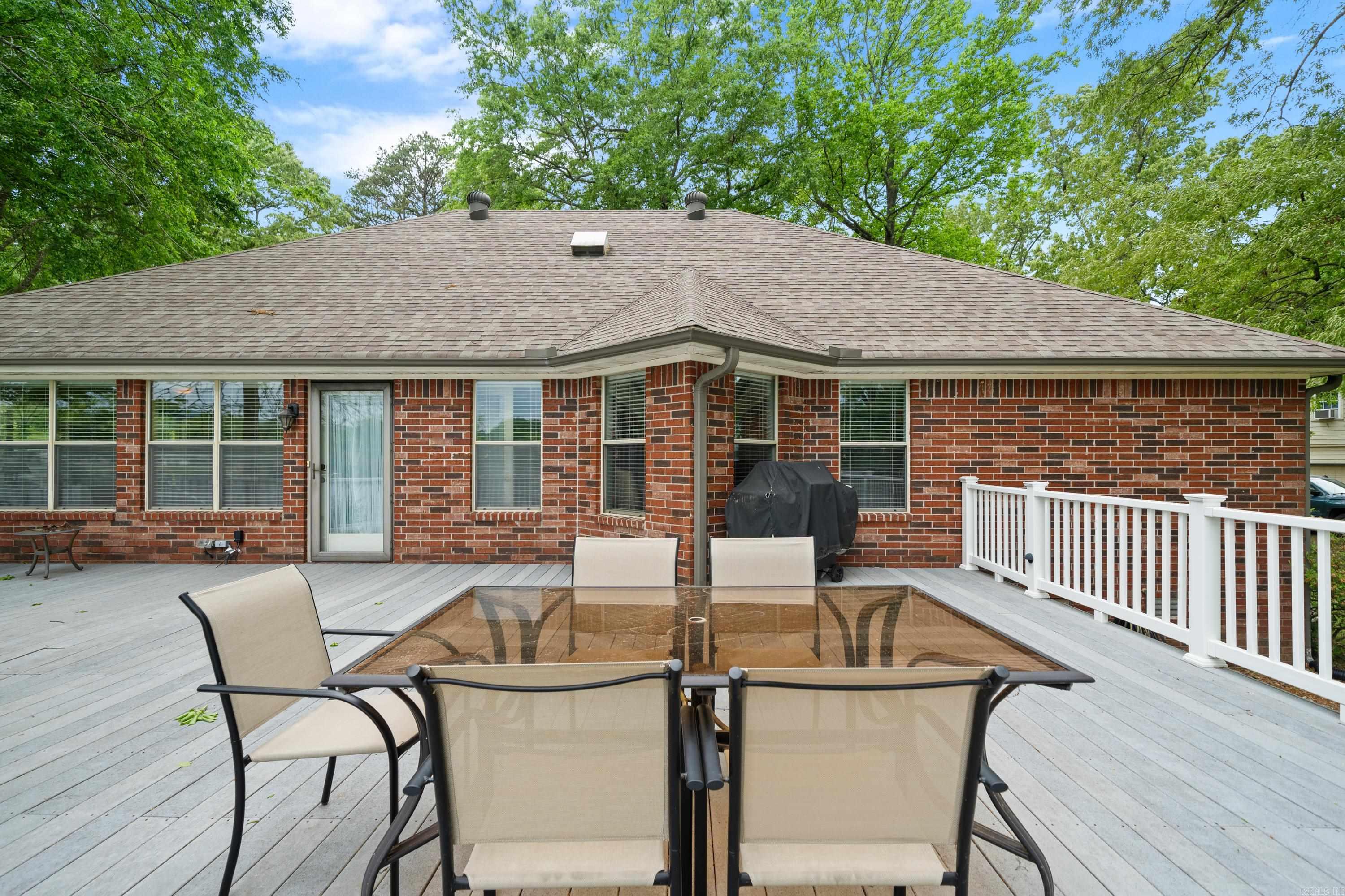 LAKESOUTH ESTATES - Residential