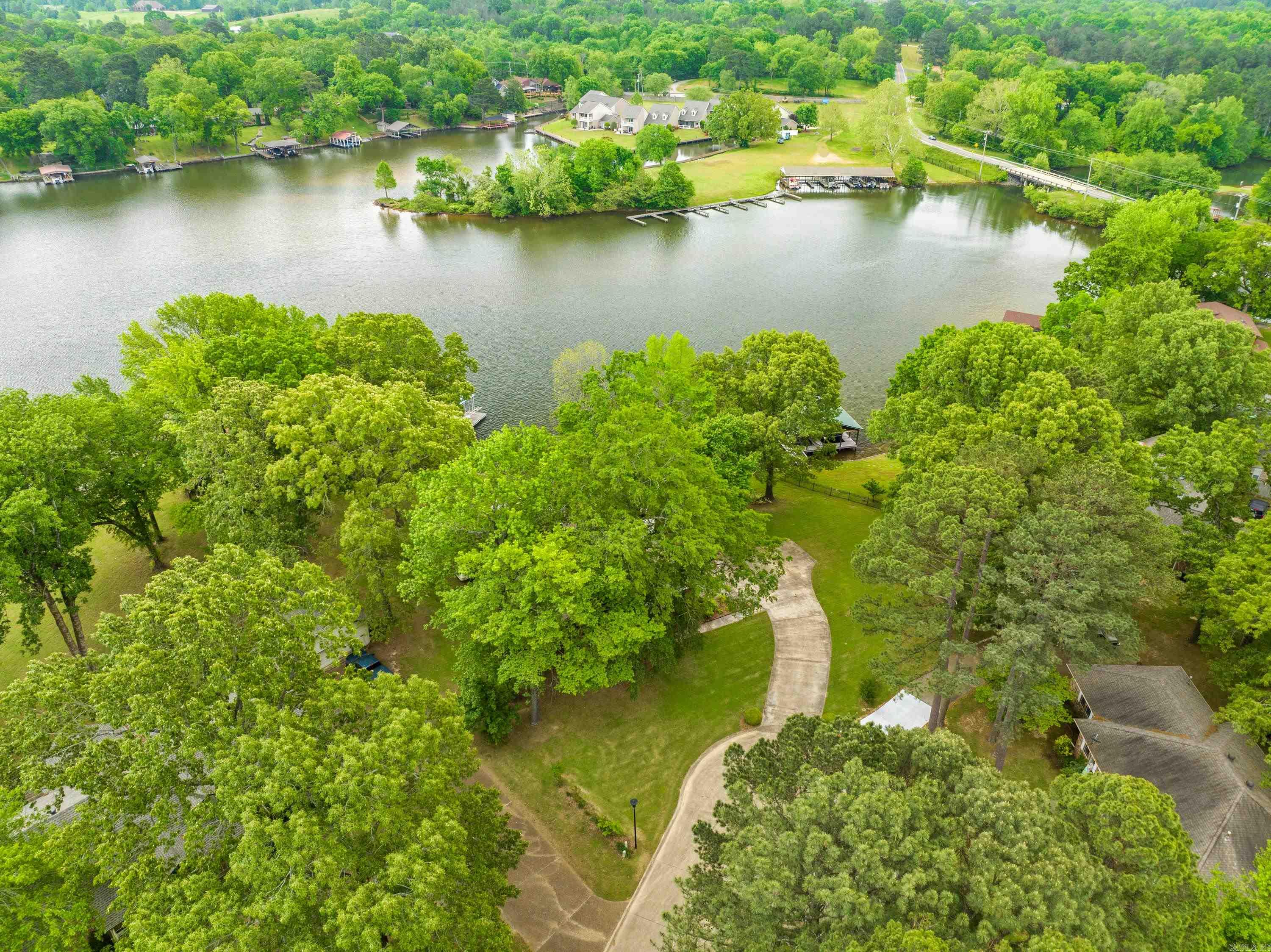 LAKESOUTH ESTATES - Residential