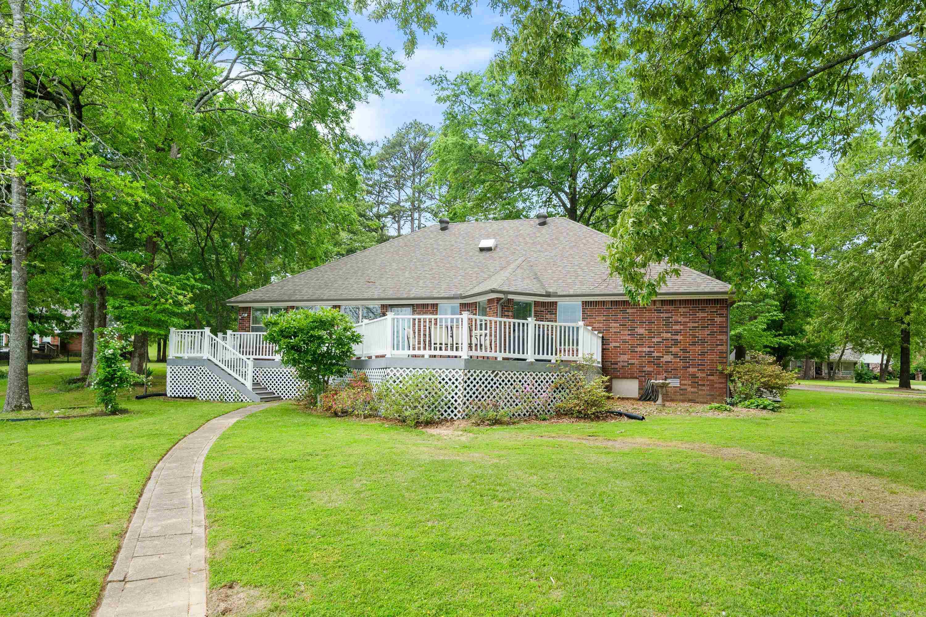 LAKESOUTH ESTATES - Residential