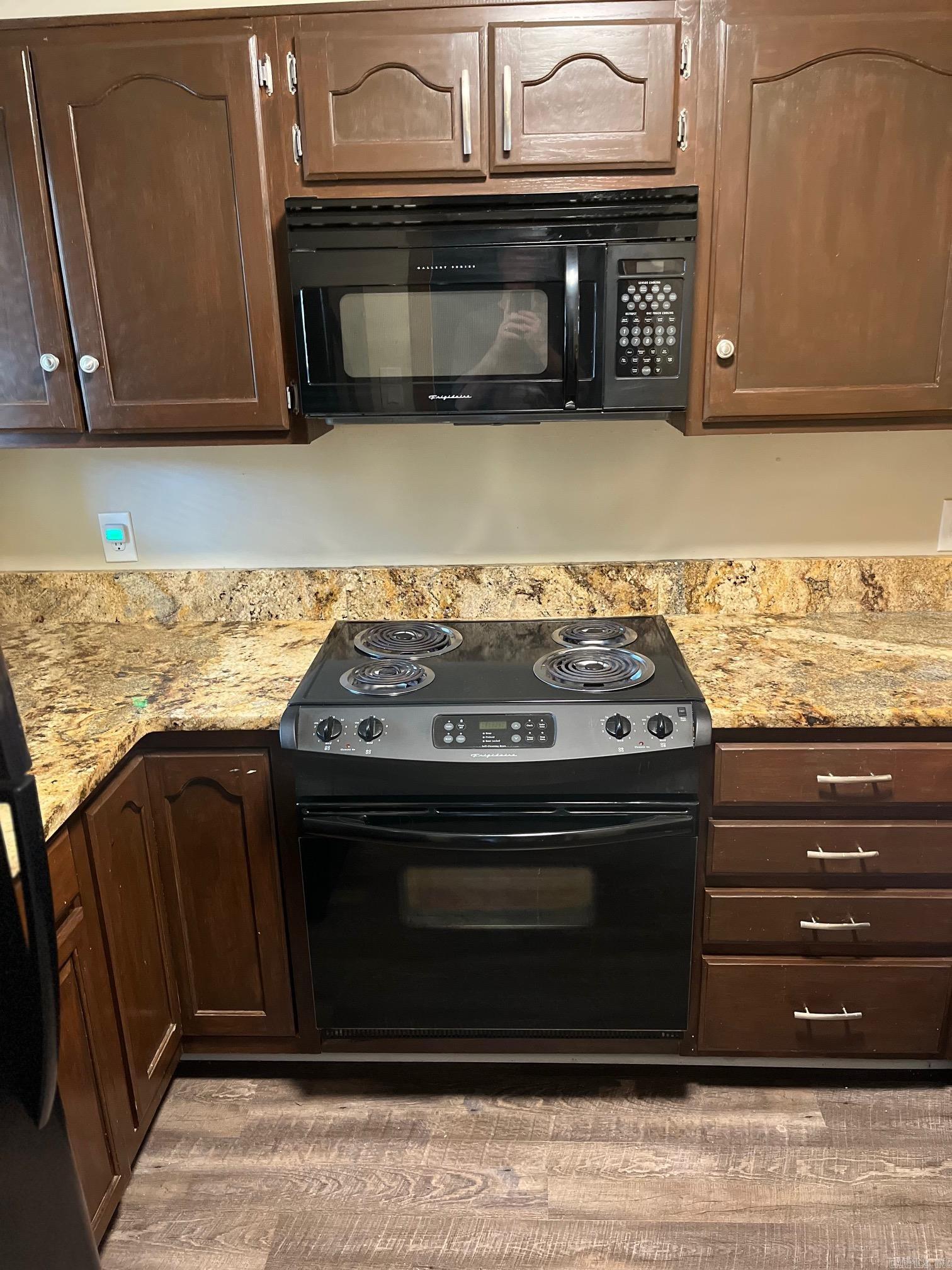 CAMBRIDGE COURT - Residential