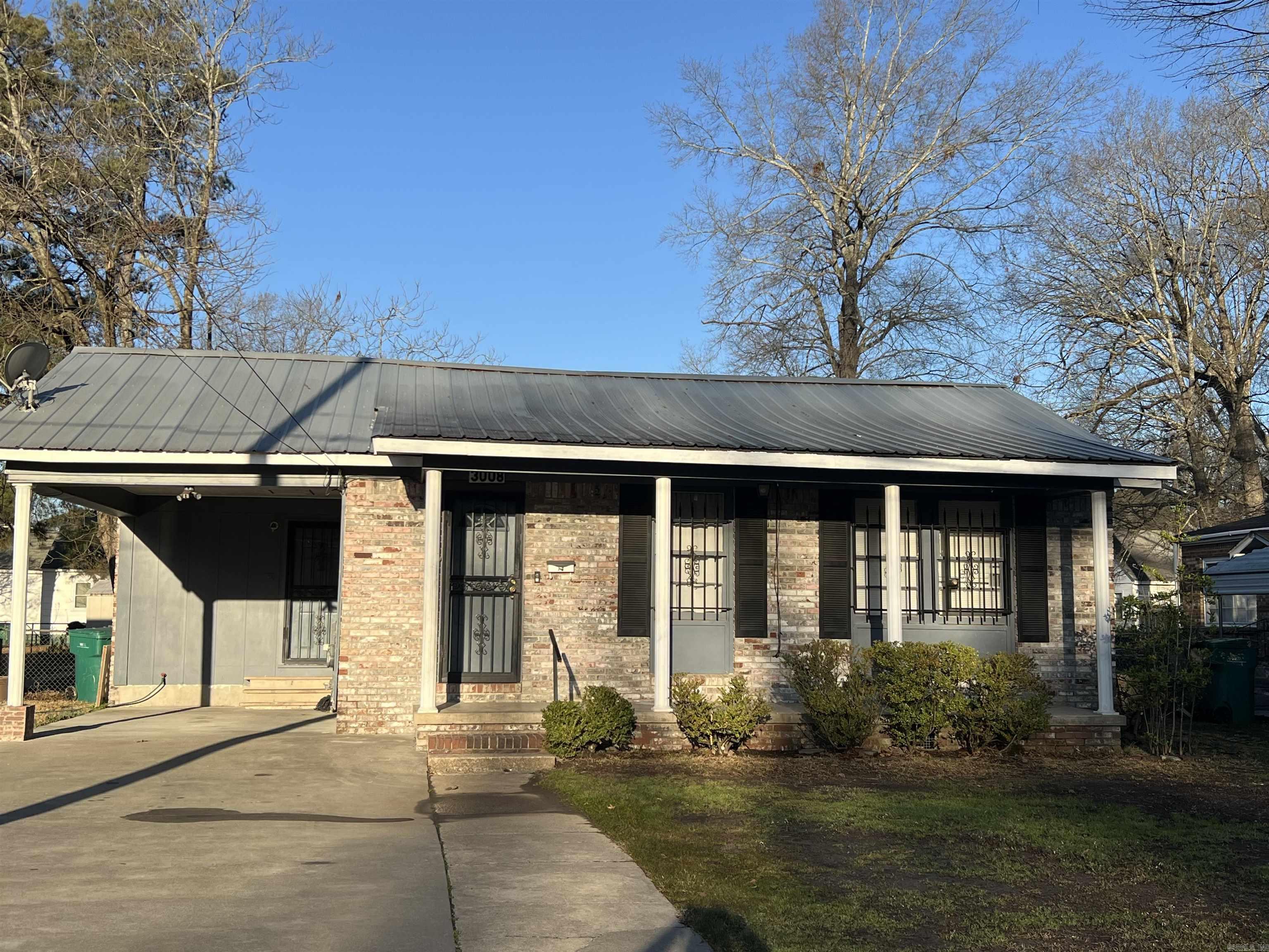 AMAZING home with new appliances, paint, and roof. This home has a big back yard and a small storage building. Perfect home for an investor! Ready to lease!