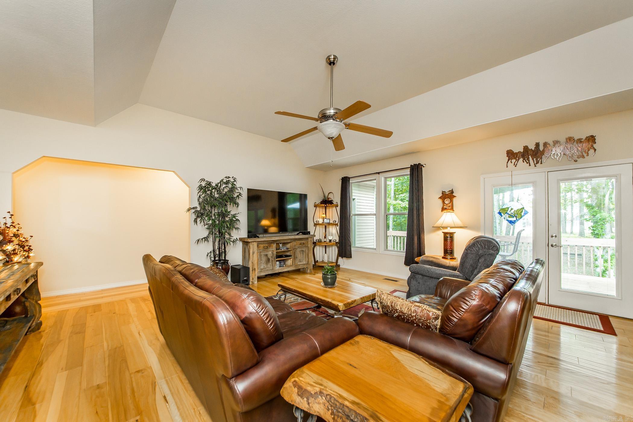 MOUNTAIN RANCH - Residential