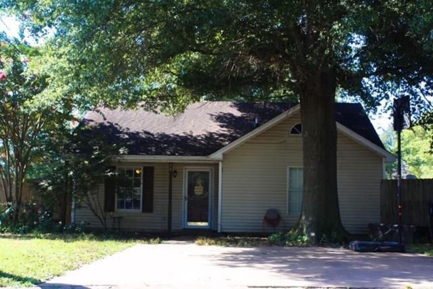 cozy 2 bedroom 1 bath home located in a quite cove walking distance from Marion Schools. This Neat home features freshly painted walls, a large back yard.  All kitchen appliances can stay.  This is Close to Memphis. Schedule your showing today.
