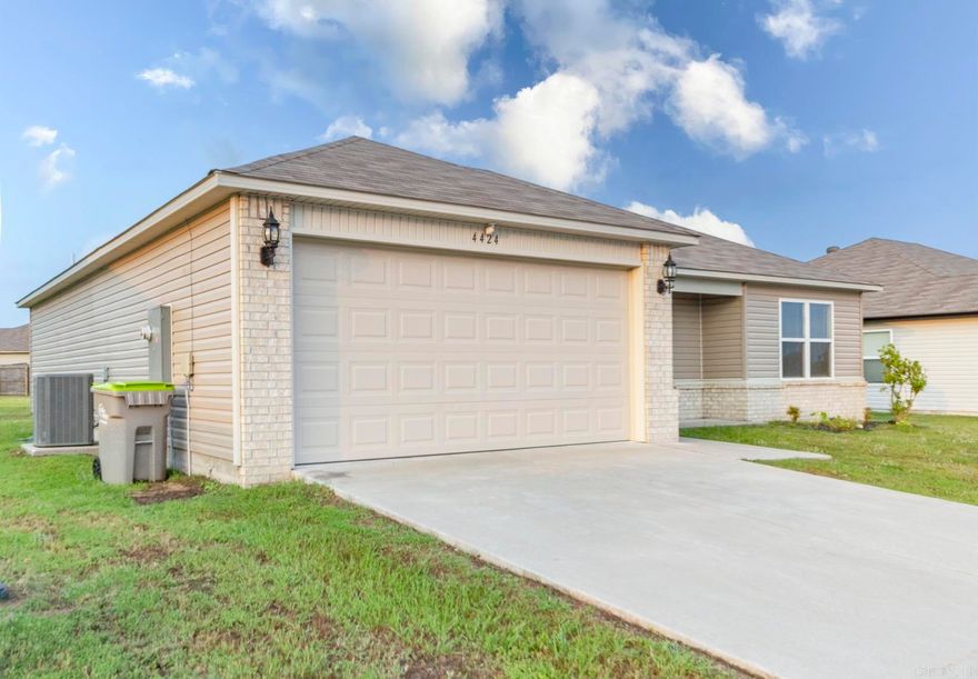 This charming house features 3 bedrooms and 2 bathrooms, perfect for those looking for a cozy space to call home. The open floor plan allows for easy flow between the living room, kitchen, and dining area. The kitchen comes equipped with a stove, dishwasher and microwave, making meal prep a breeze. With a convenient location in Benton, this house is ideal for anyone looking for a comfortable and functional living space. Don't miss out on the opportunity to make 4424 Olympic Drive your new home. All Prime Realty and Property Management residents are enrolled in the Resident Benefits Package (RBP) for $50.00/month which includes liability insurance, credit building to help boost the resident’s credit score with timely rent payments, up to $1M Identity Theft Protection, HVAC air filter delivery (for applicable properties), move-in concierge service making utility connection and home service setup a breeze during your move-in, our best-in-class resident rewards program, on-demand pest control, and much more! More details upon application.