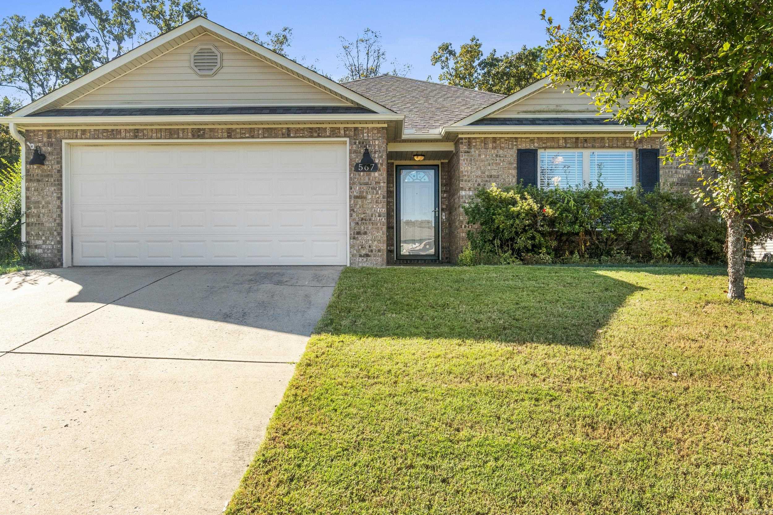 Beautiful 3 bed, 2 bath brick home in Cabot’s Pleasant Valley! 1,433 sq ft, open living, stylish finishes, and a private backyard oasis. Quiet, friendly neighborhood—ideal for relaxing or entertaining. Move-in ready and waiting for you!