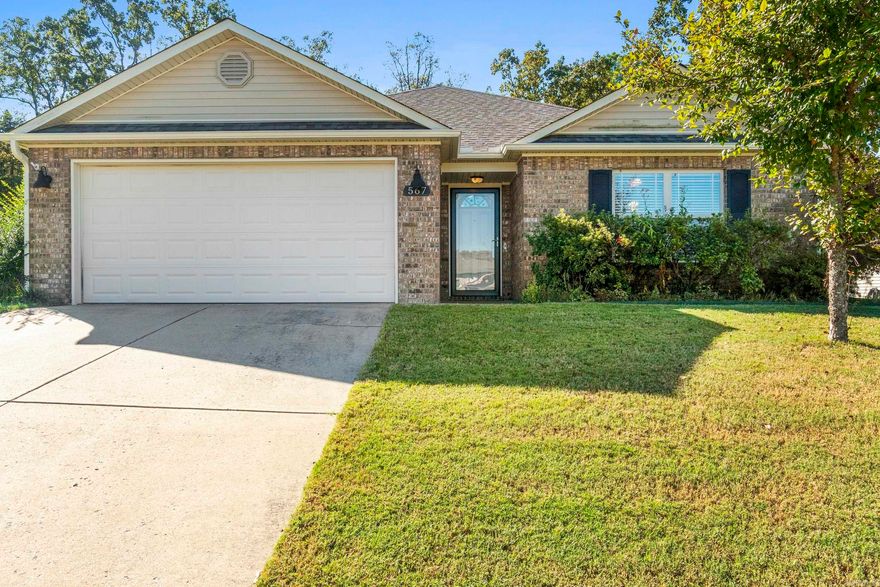 Beautiful 3 bed, 2 bath brick home in Cabot’s Pleasant Valley! 1,433 sq ft, open living, stylish finishes, and a private backyard oasis. Quiet, friendly neighborhood—ideal for relaxing or entertaining. Move-in ready and waiting for you!