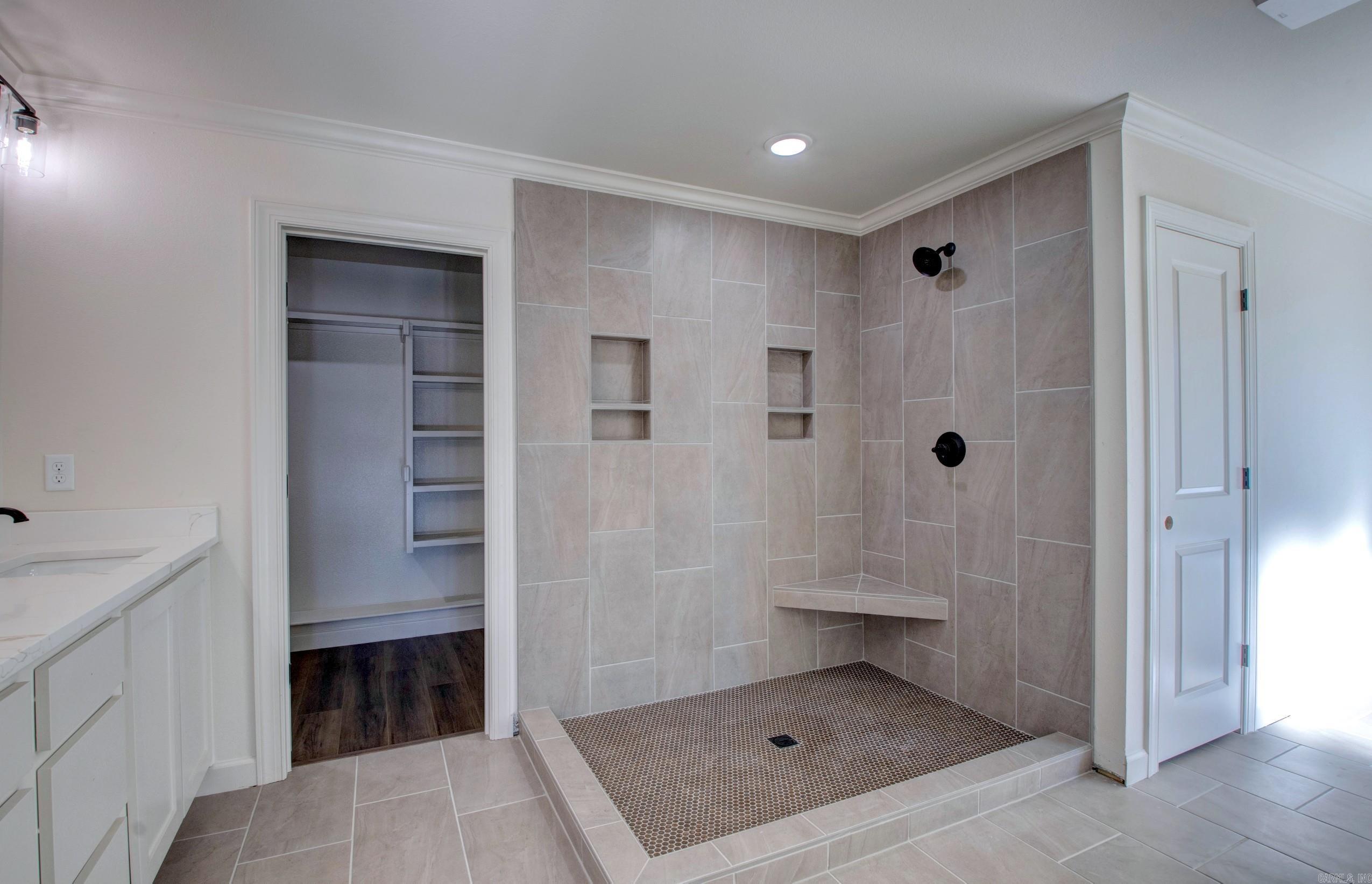 COUNTRY CLUB OF ARK THE - Residential