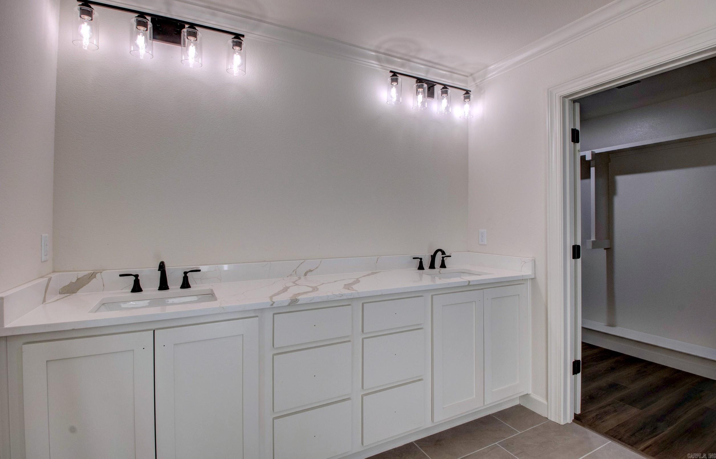 COUNTRY CLUB OF ARK THE - Residential