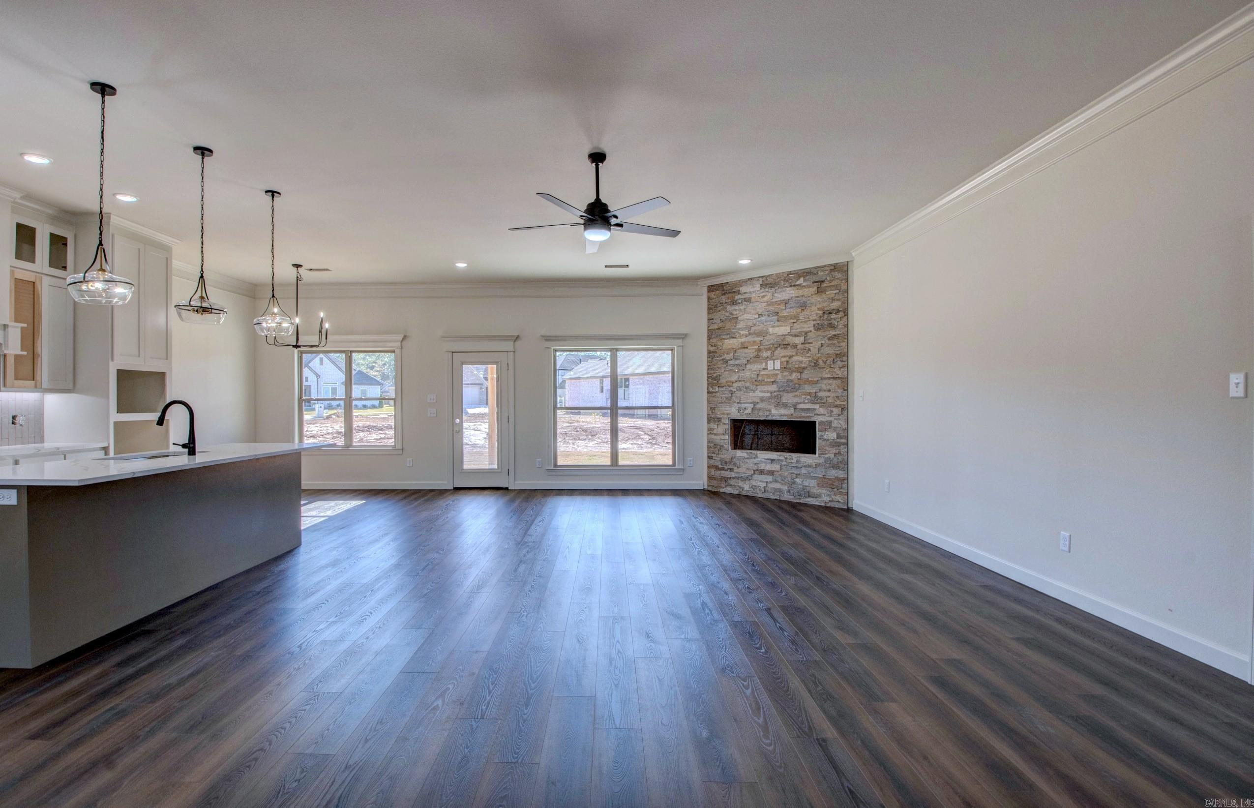 COUNTRY CLUB OF ARK THE - Residential