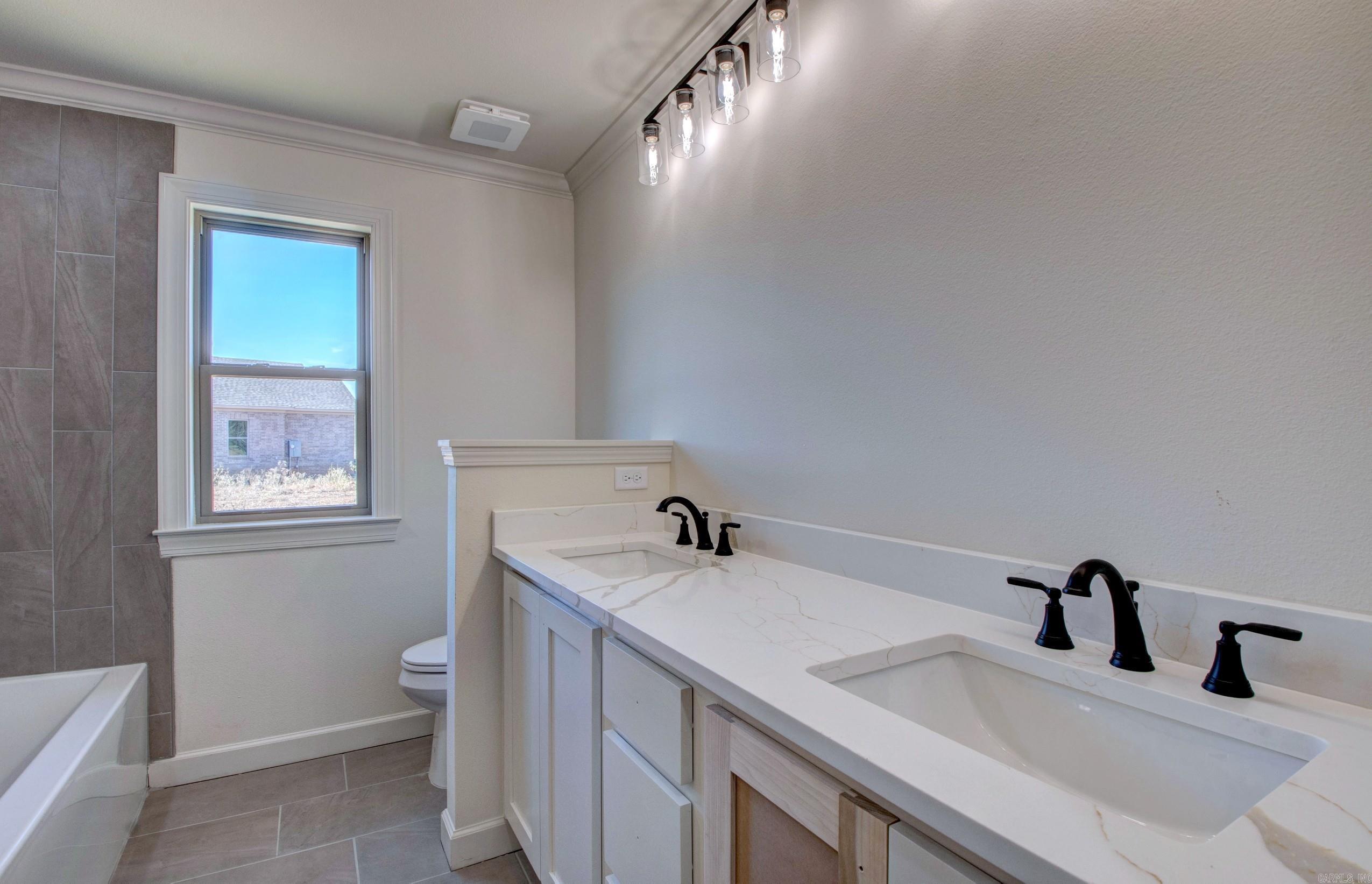 COUNTRY CLUB OF ARK THE - Residential