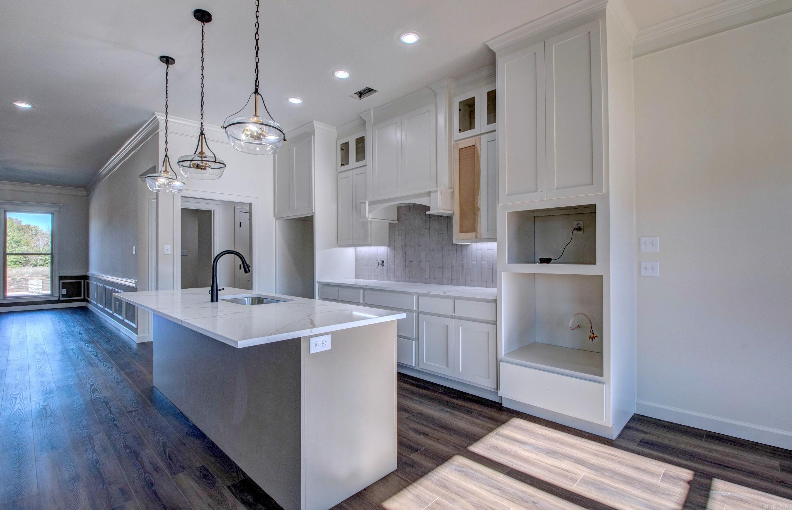 COUNTRY CLUB OF ARK THE - Residential