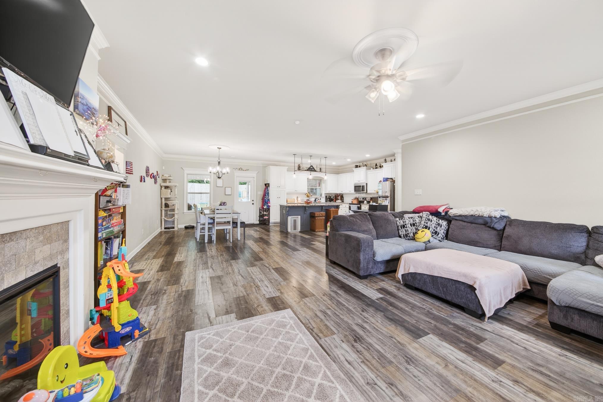 HUNTINGTON PLACE - Residential Lease