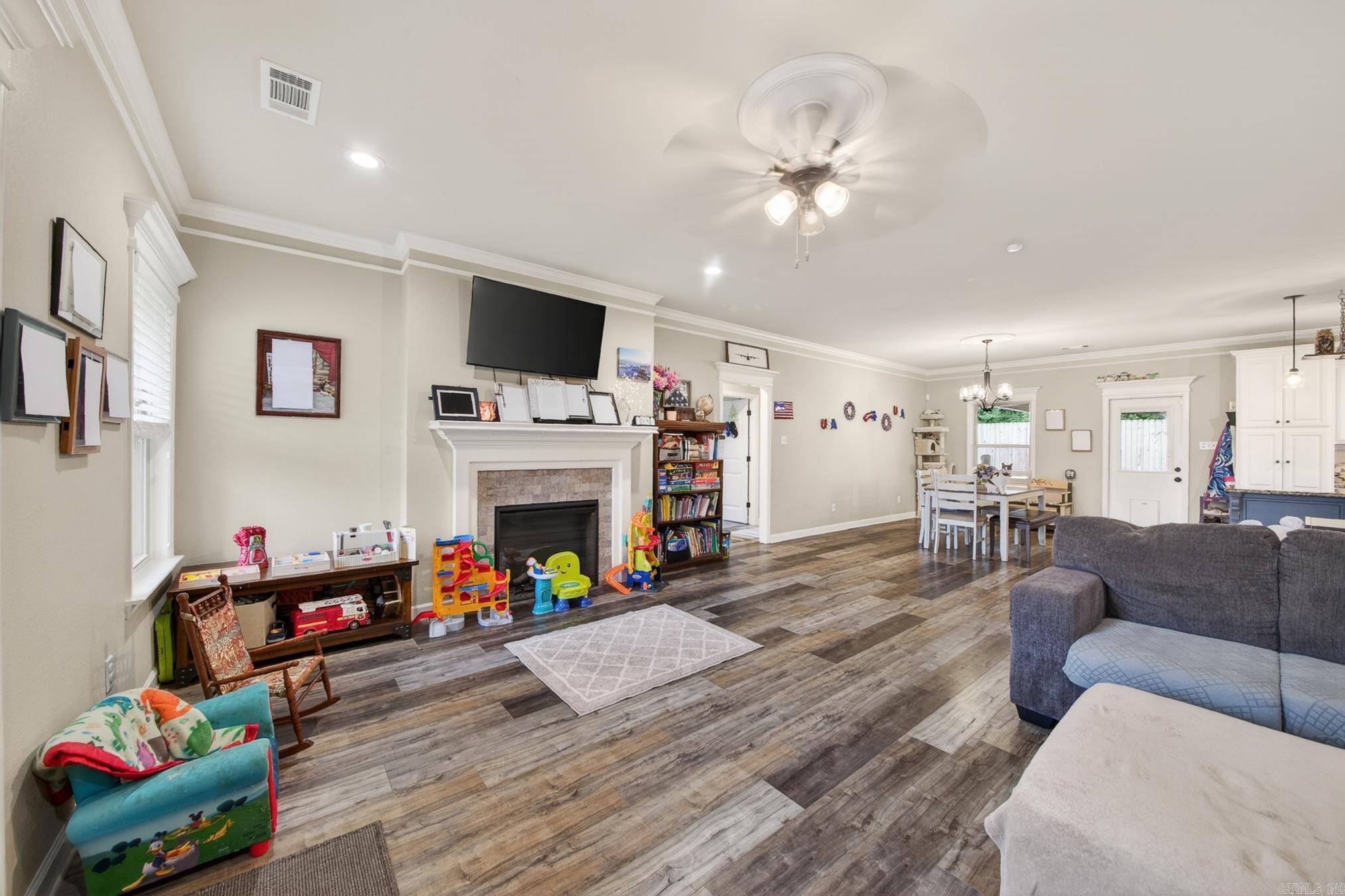 HUNTINGTON PLACE - Residential Lease