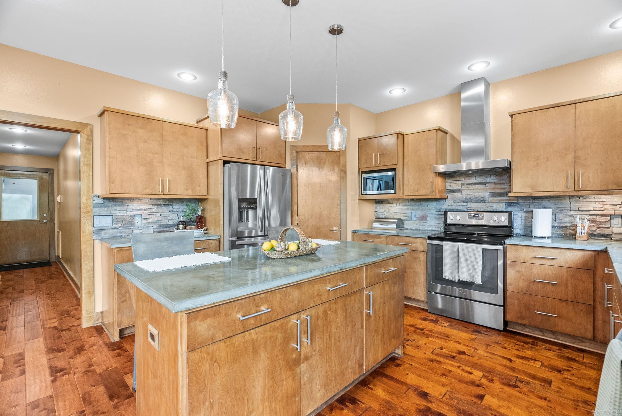 EAGLE RIDGE ESTATES - Residential