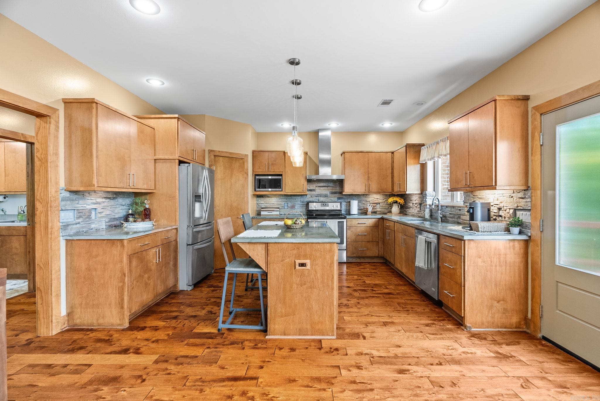 EAGLE RIDGE ESTATES - Residential