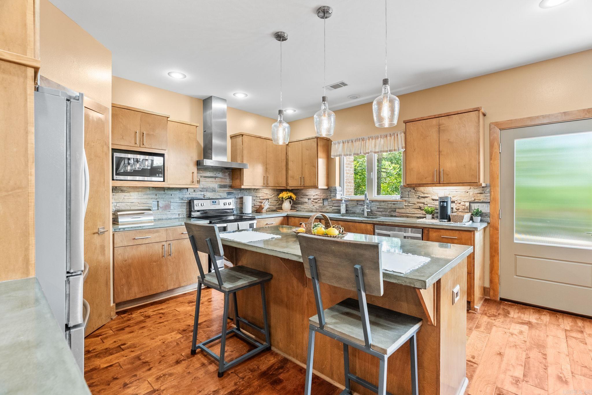 EAGLE RIDGE ESTATES - Residential