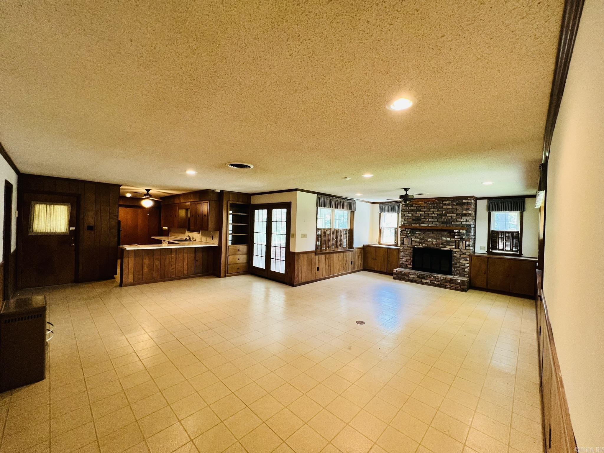 MIKE BERG LAKE - Residential