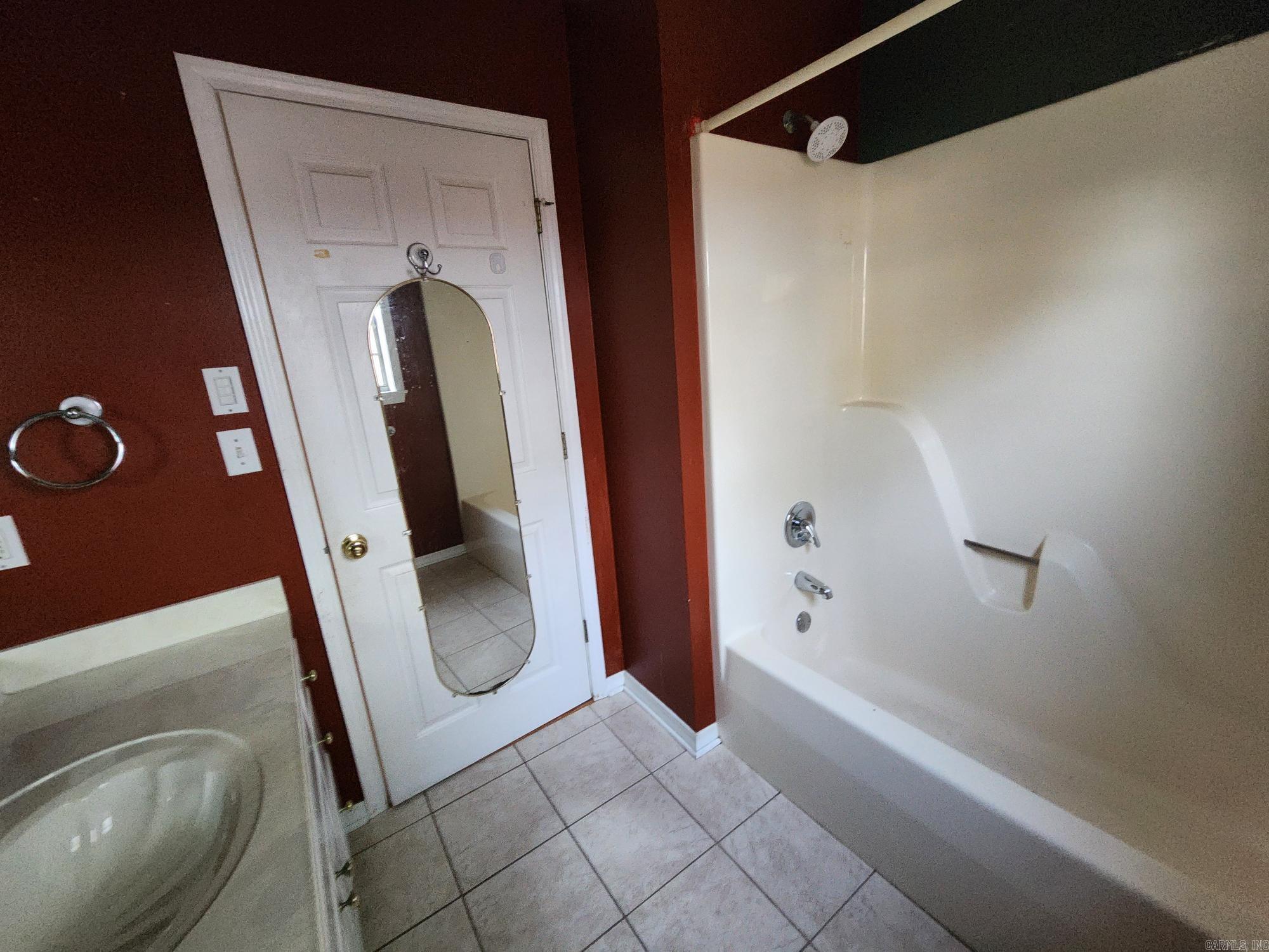 FIELDS FARM - Residential