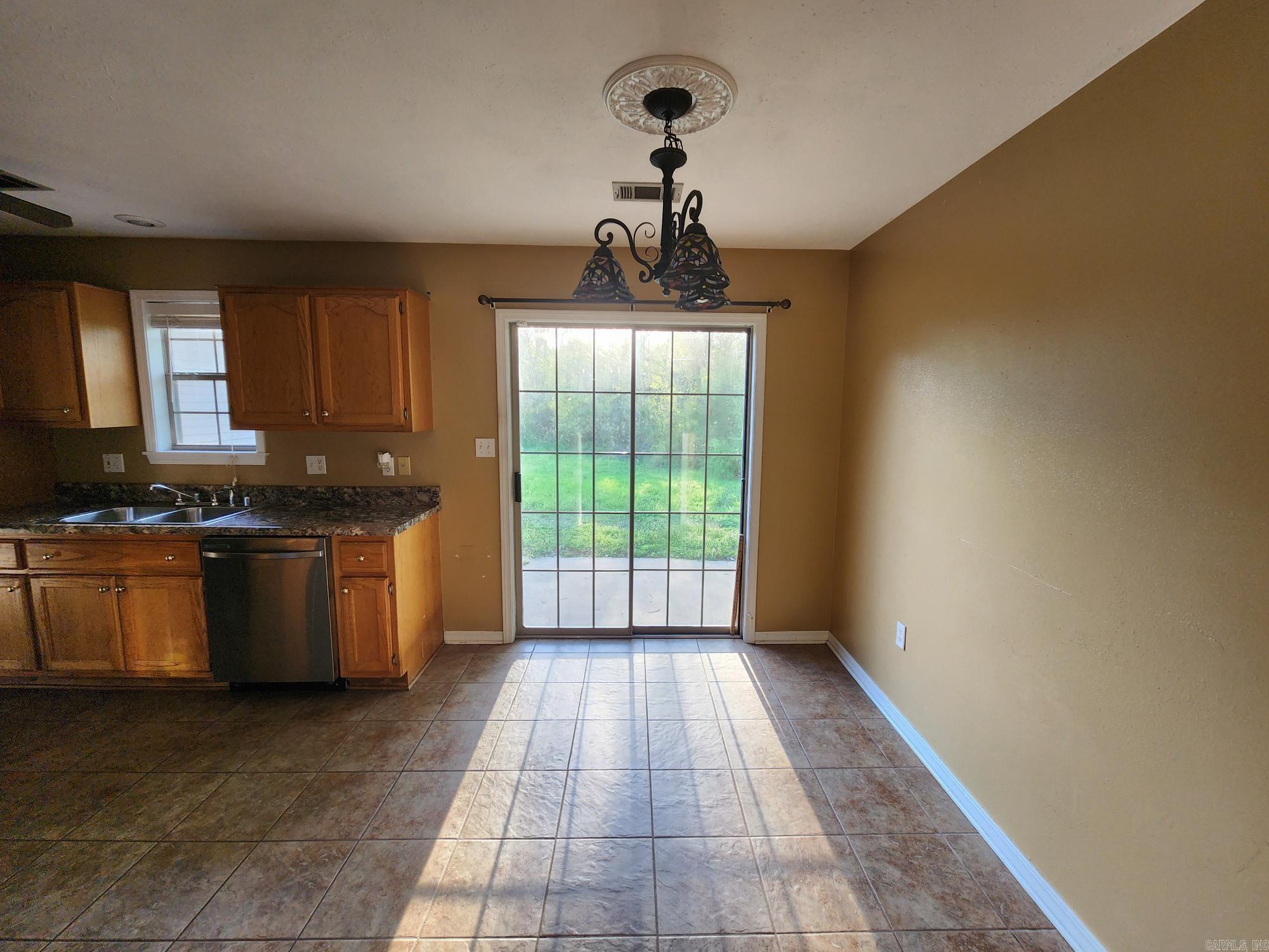 FIELDS FARM - Residential