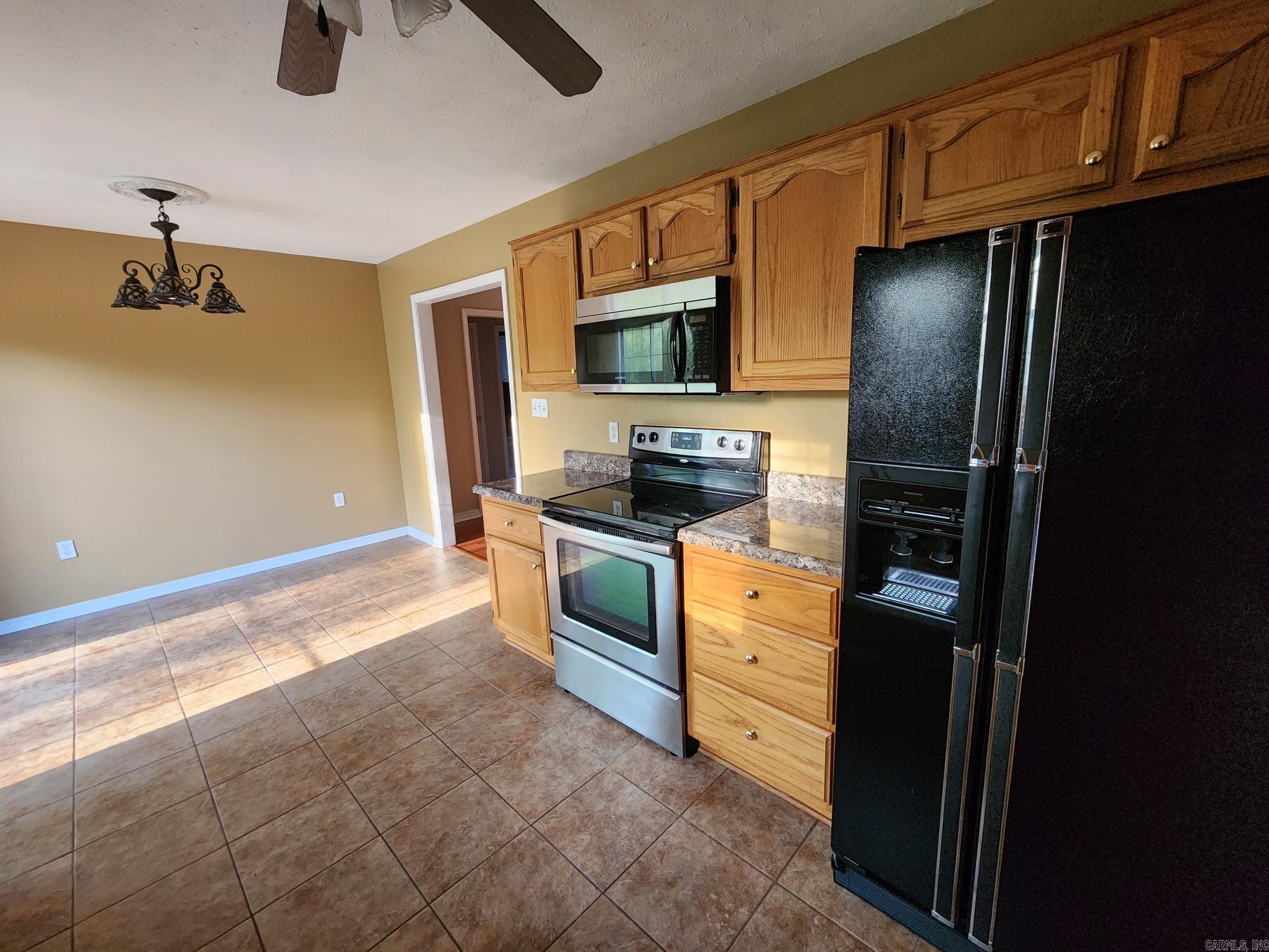 FIELDS FARM - Residential