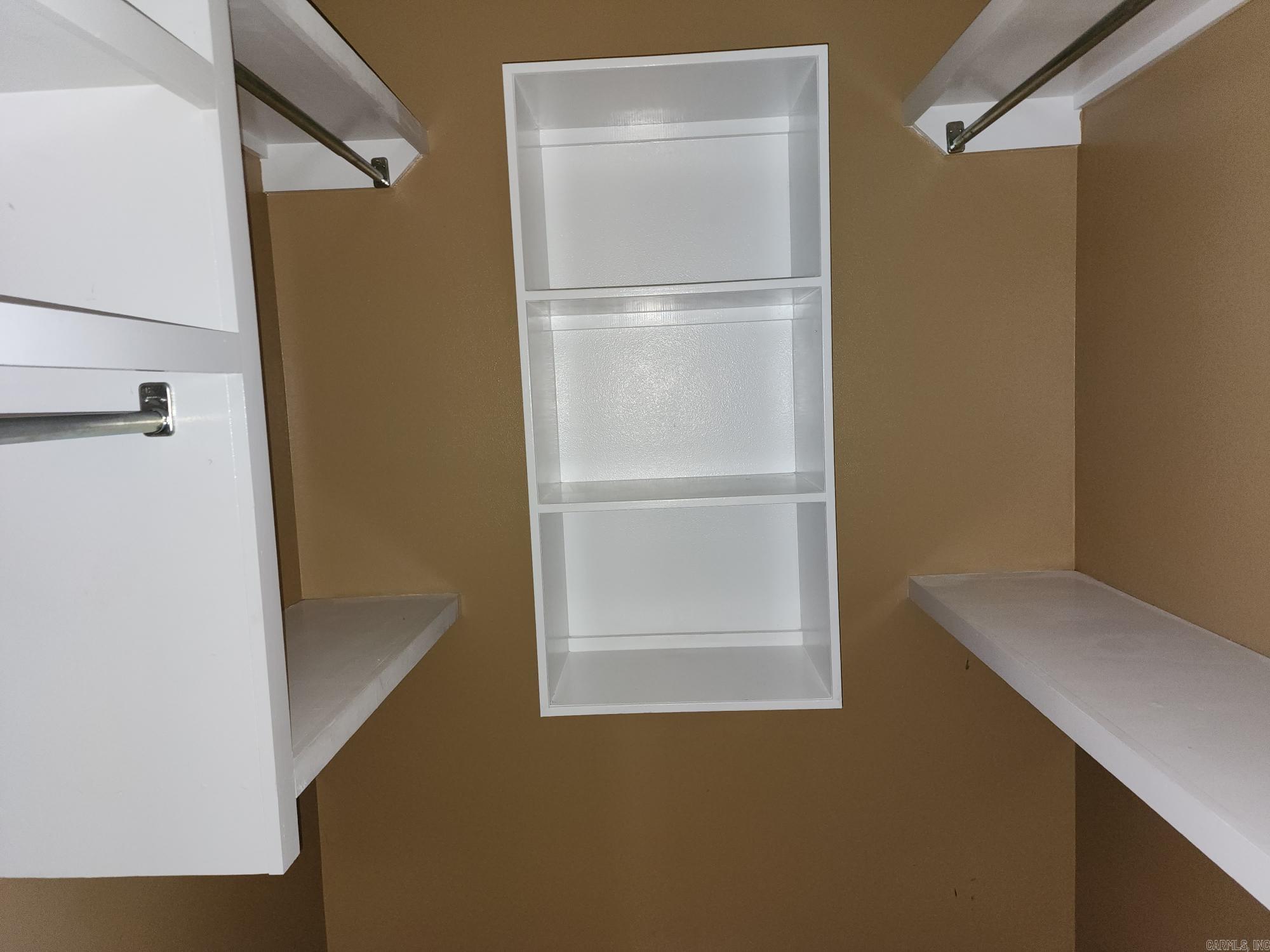 FIELDS FARM - Residential