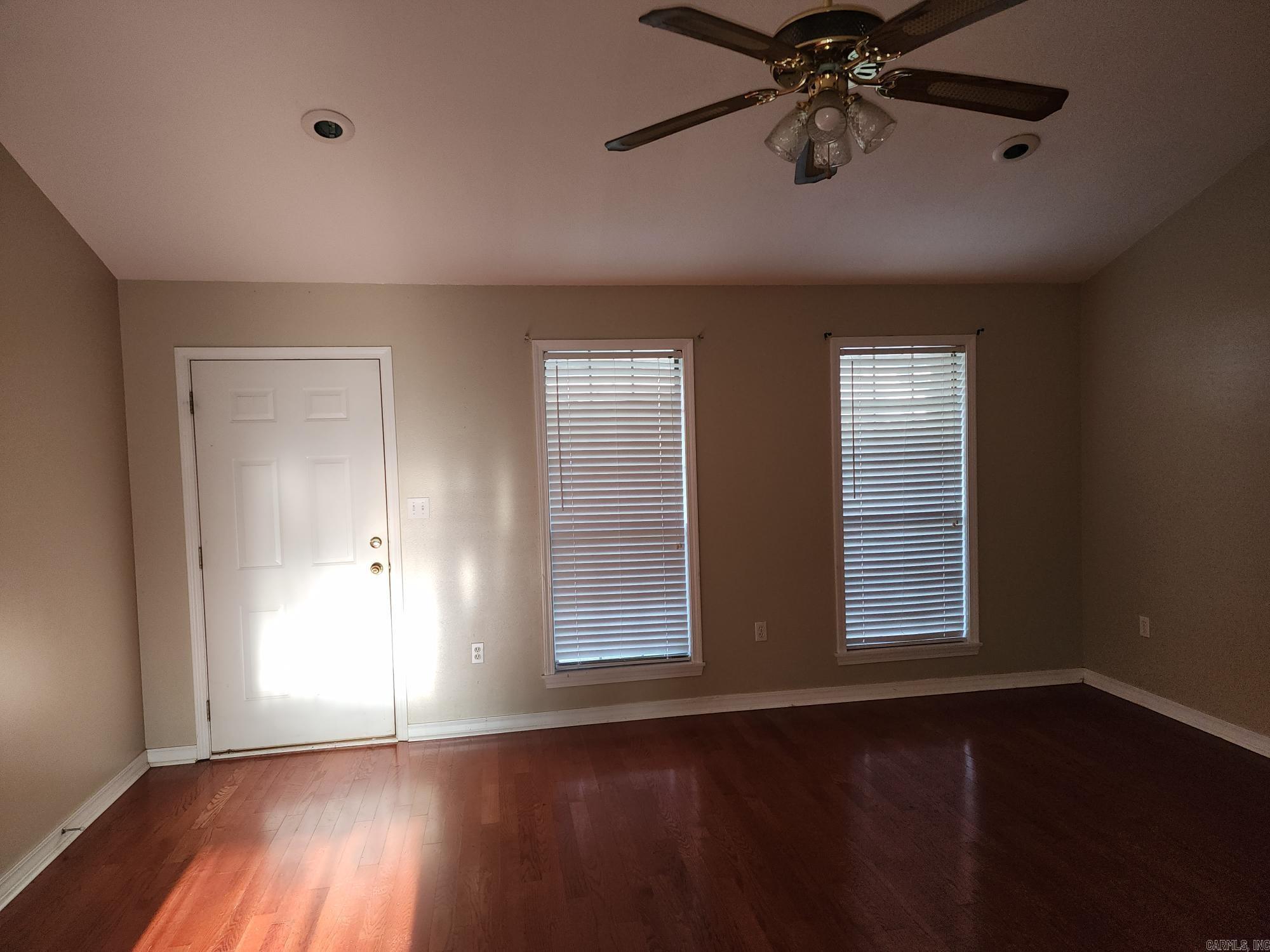 FIELDS FARM - Residential