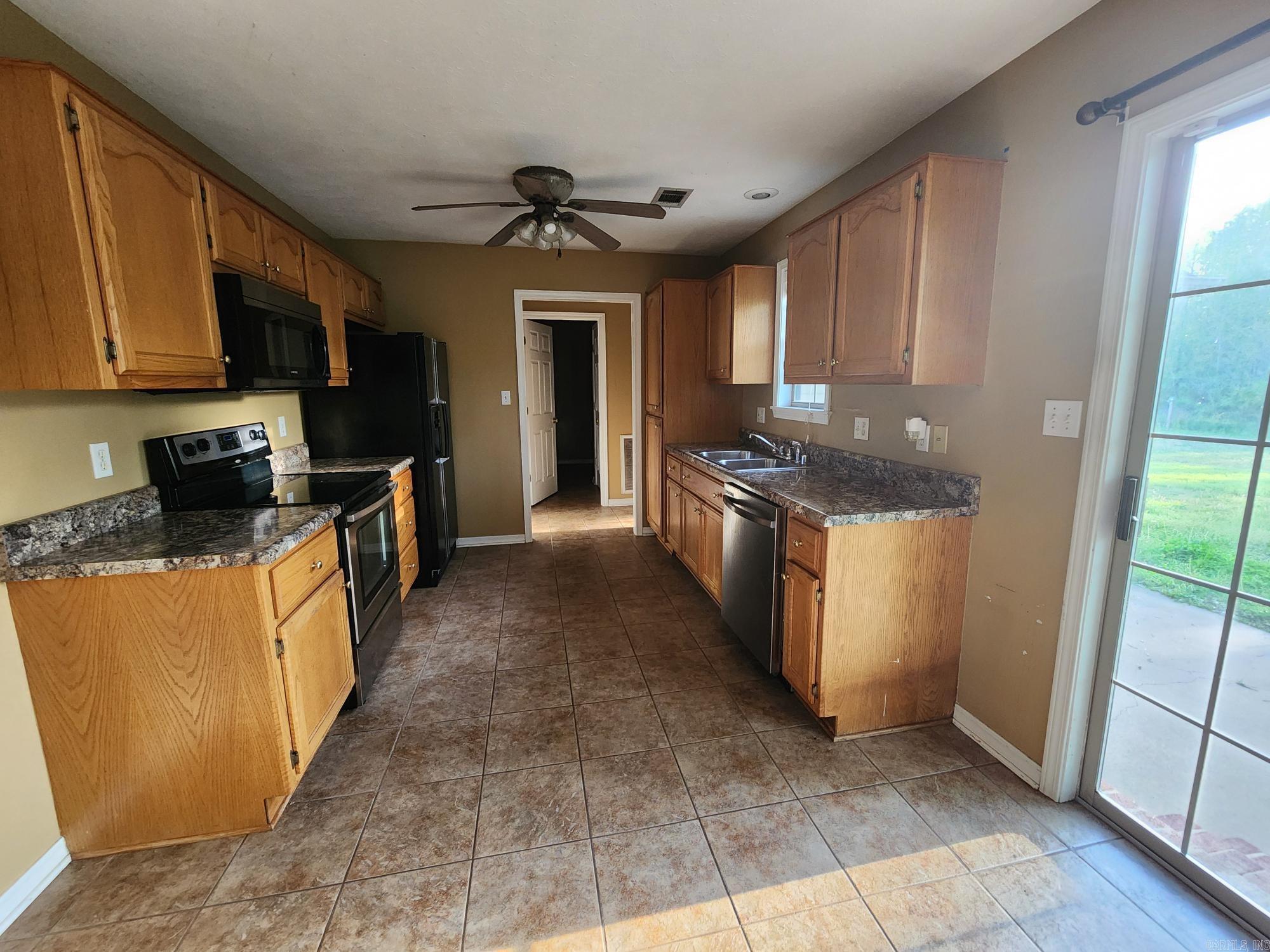 FIELDS FARM - Residential