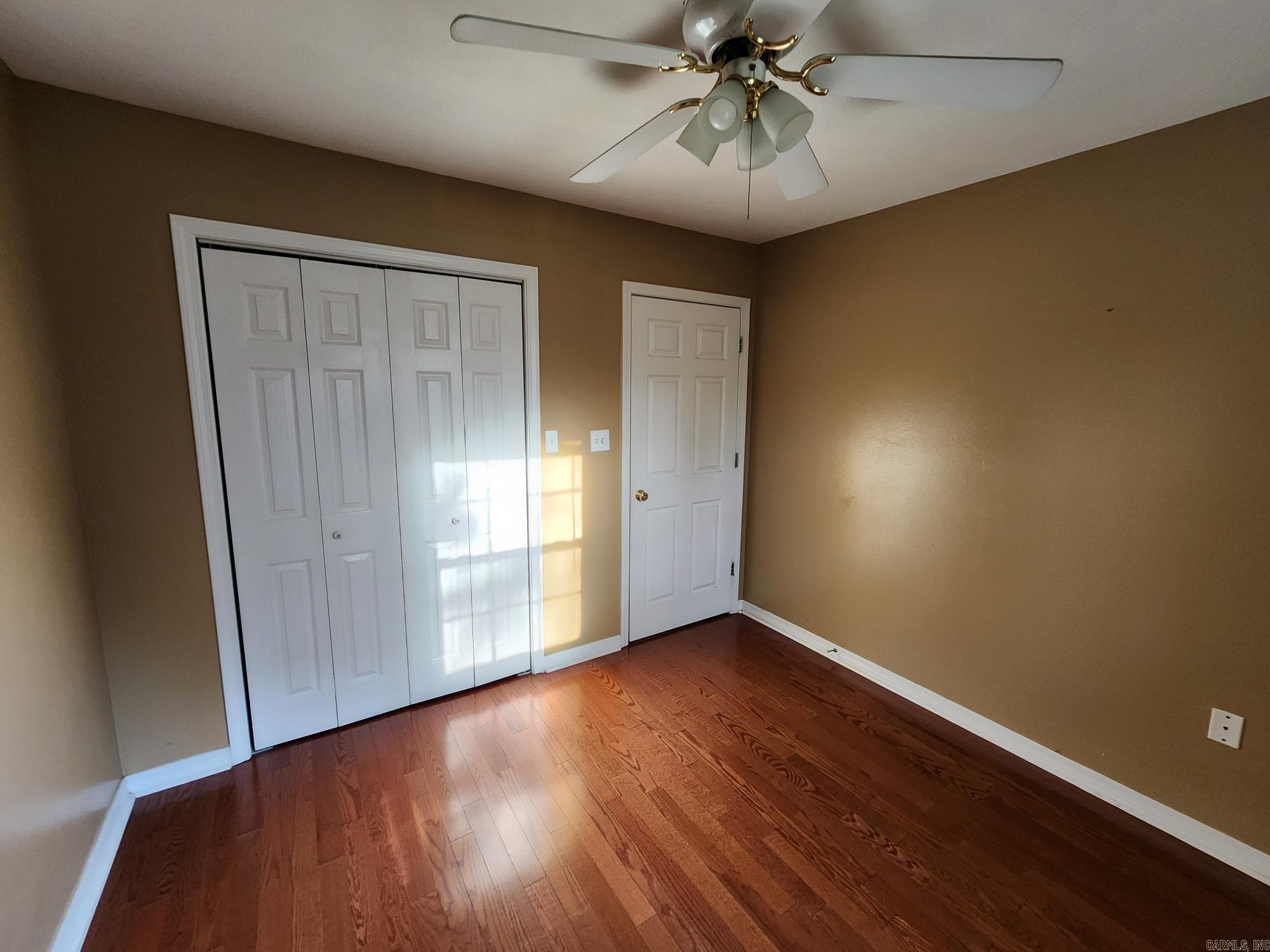 FIELDS FARM - Residential